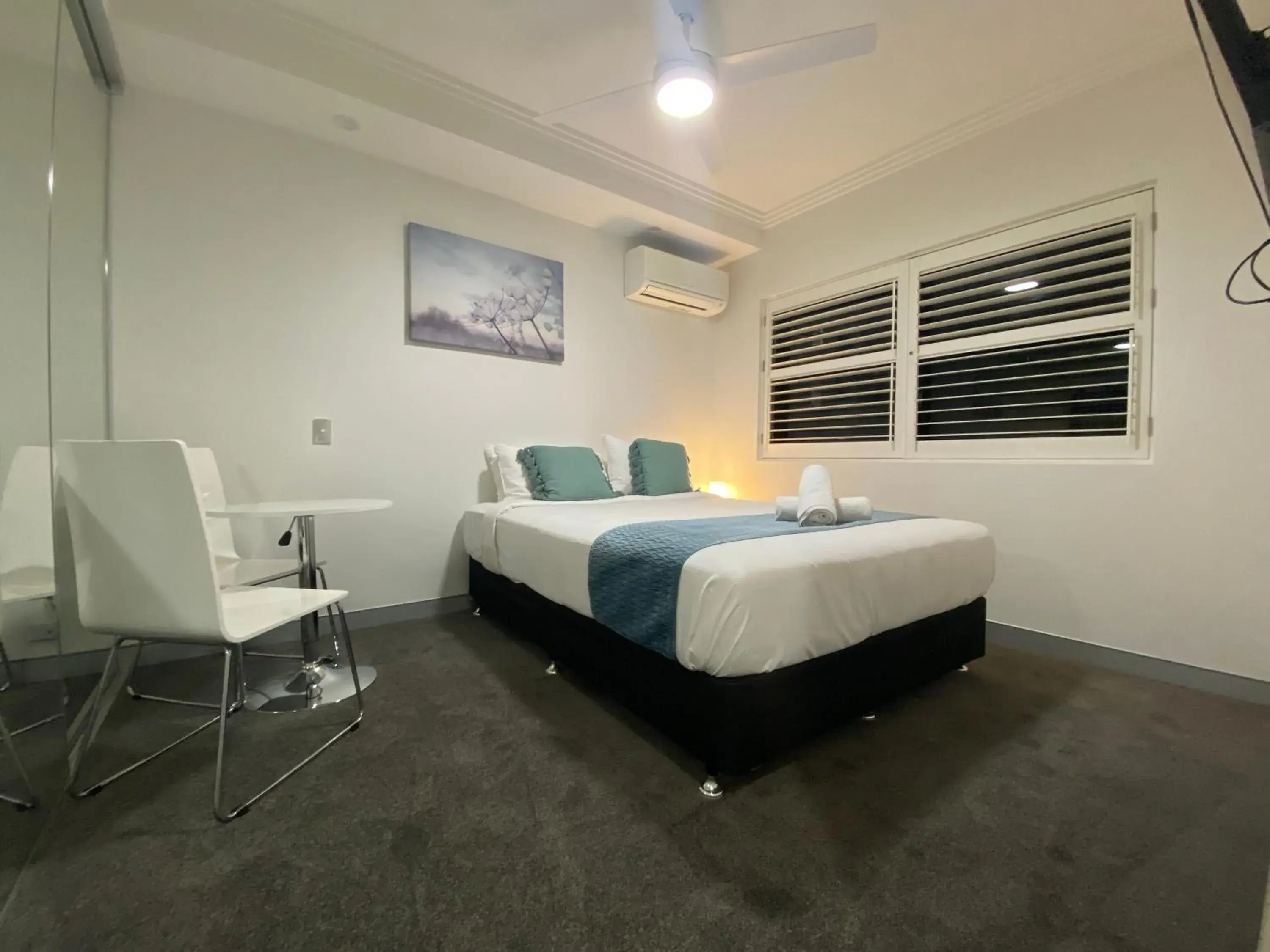 Hotel Room No Balcony in Redvue Holiday Apartments Hotel Room No Balcony in Redvue Holiday Apartments