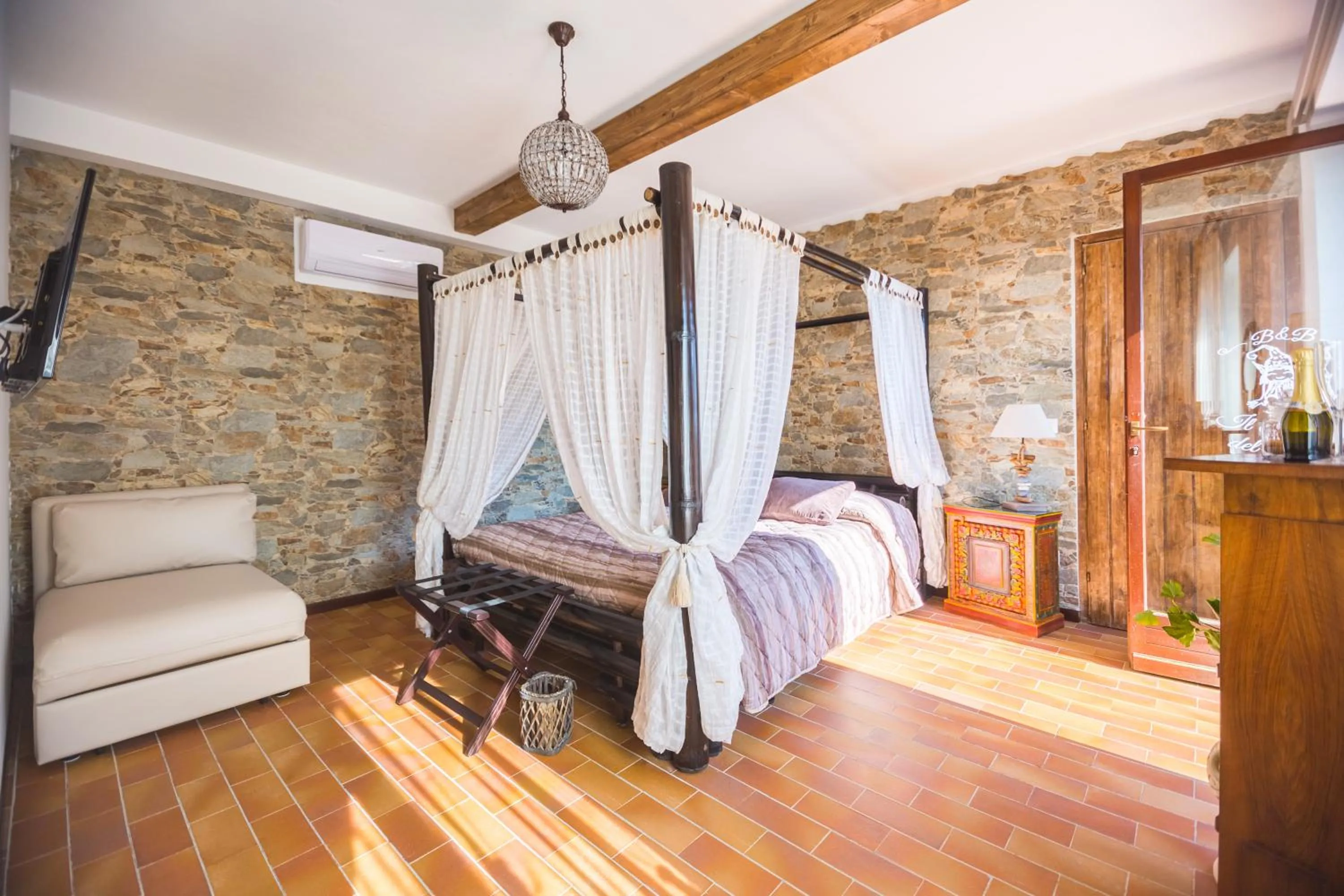 Photo of the whole room, Bed in B&B Il Folletto del Lago