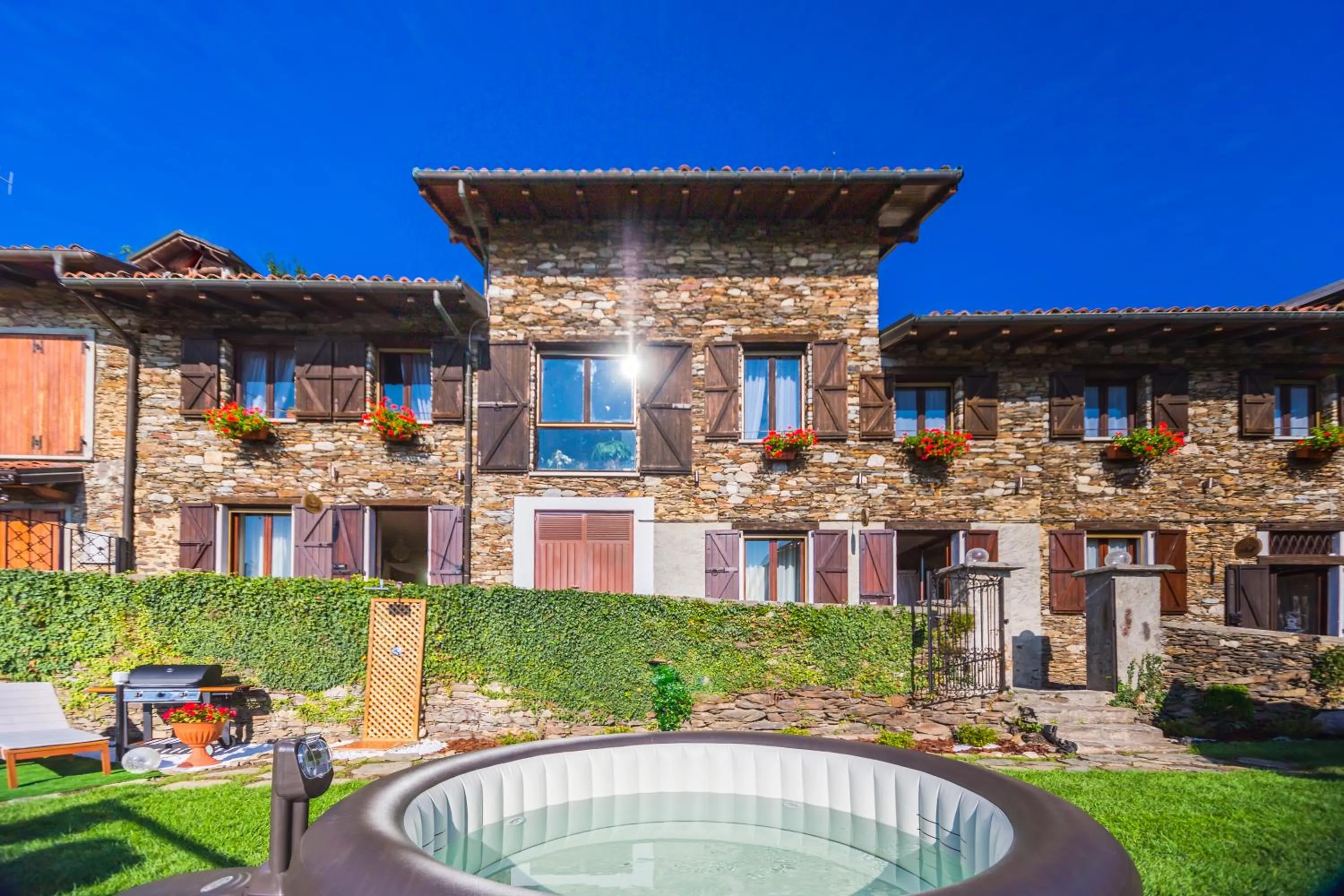 Facade/entrance in B&B Il Folletto del Lago