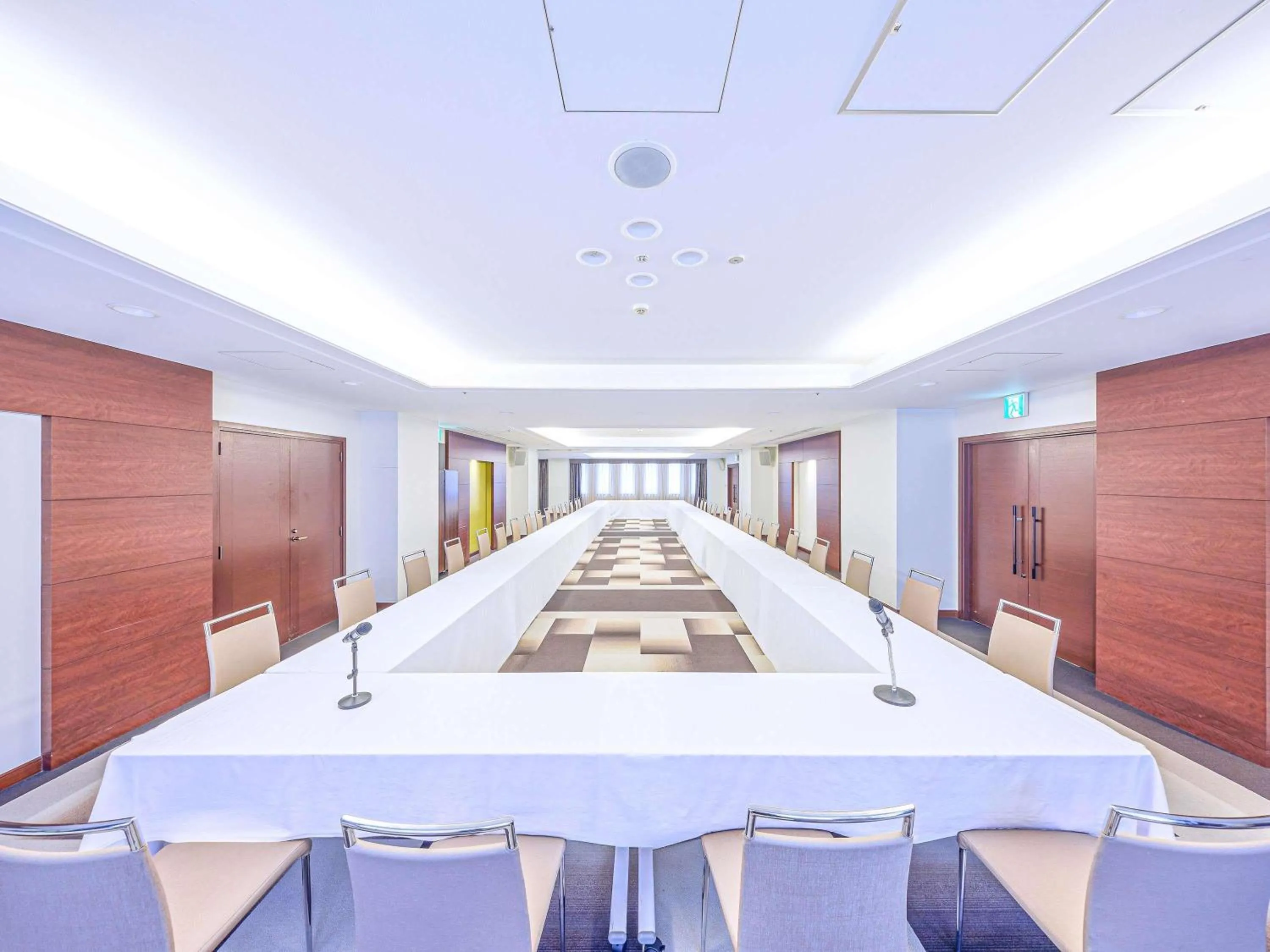 Business facilities in Mercure Okinawa Naha