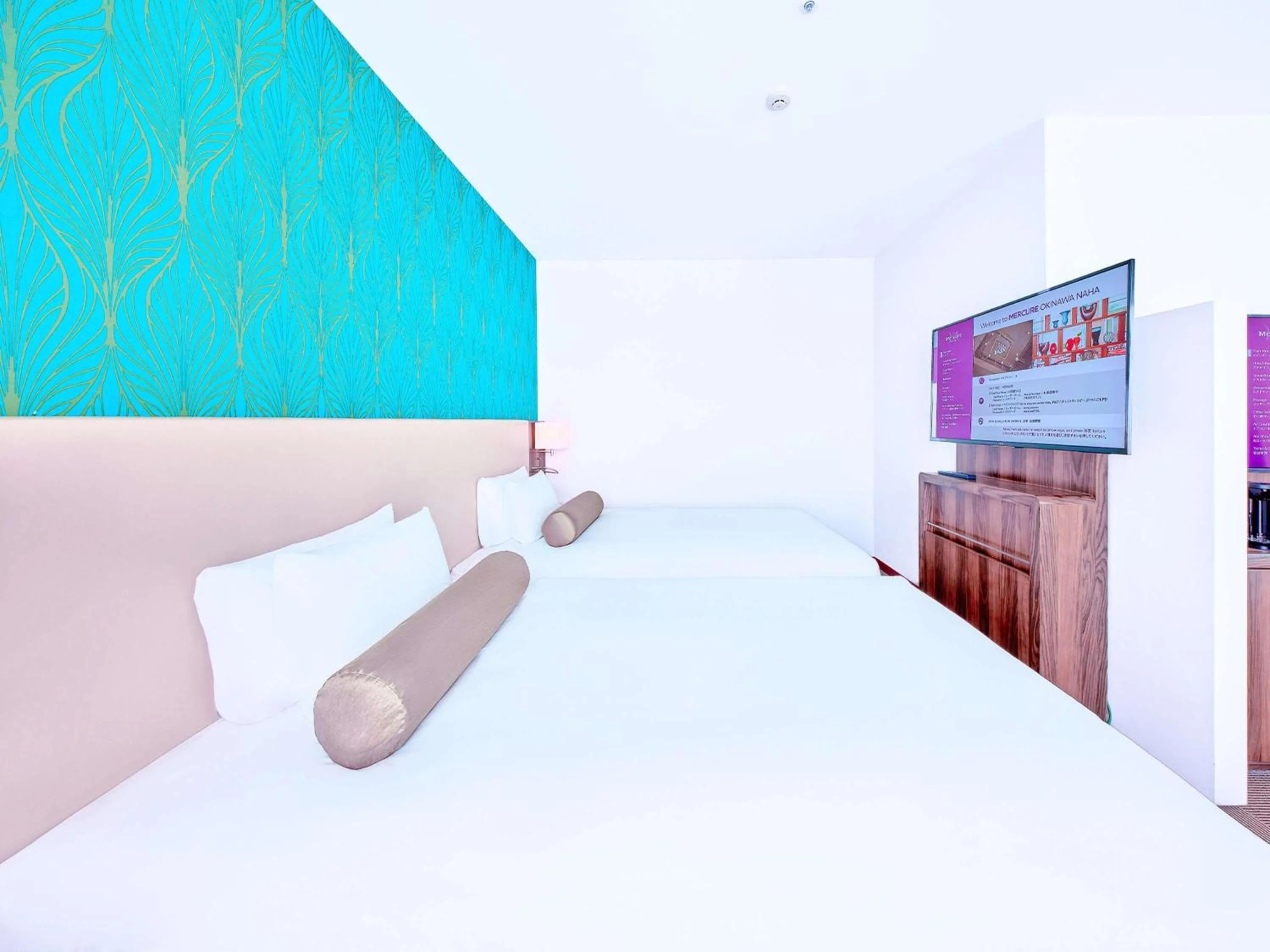 Bedroom, Bed in Mercure Okinawa Naha