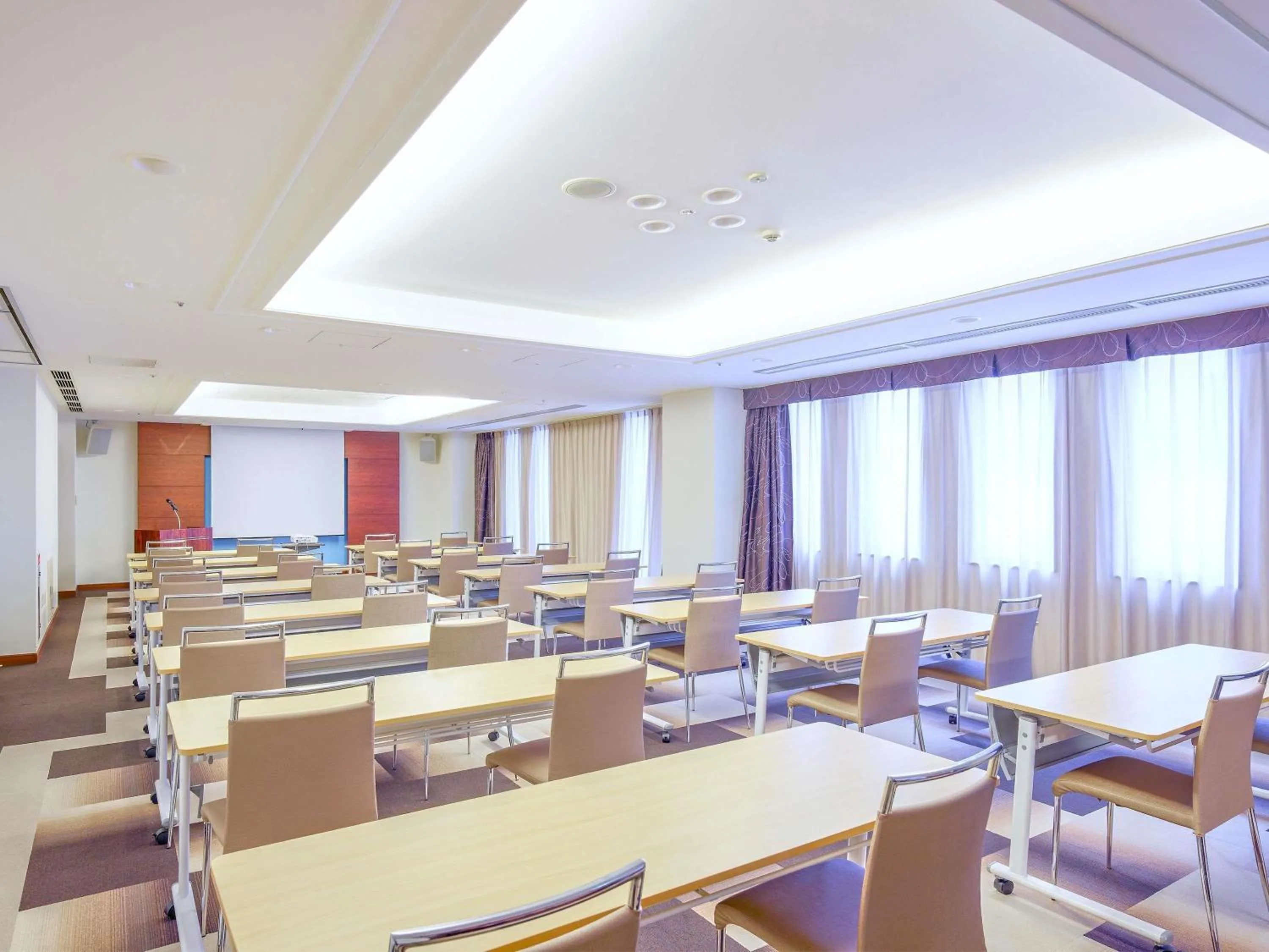 Meeting/conference room in Mercure Okinawa Naha