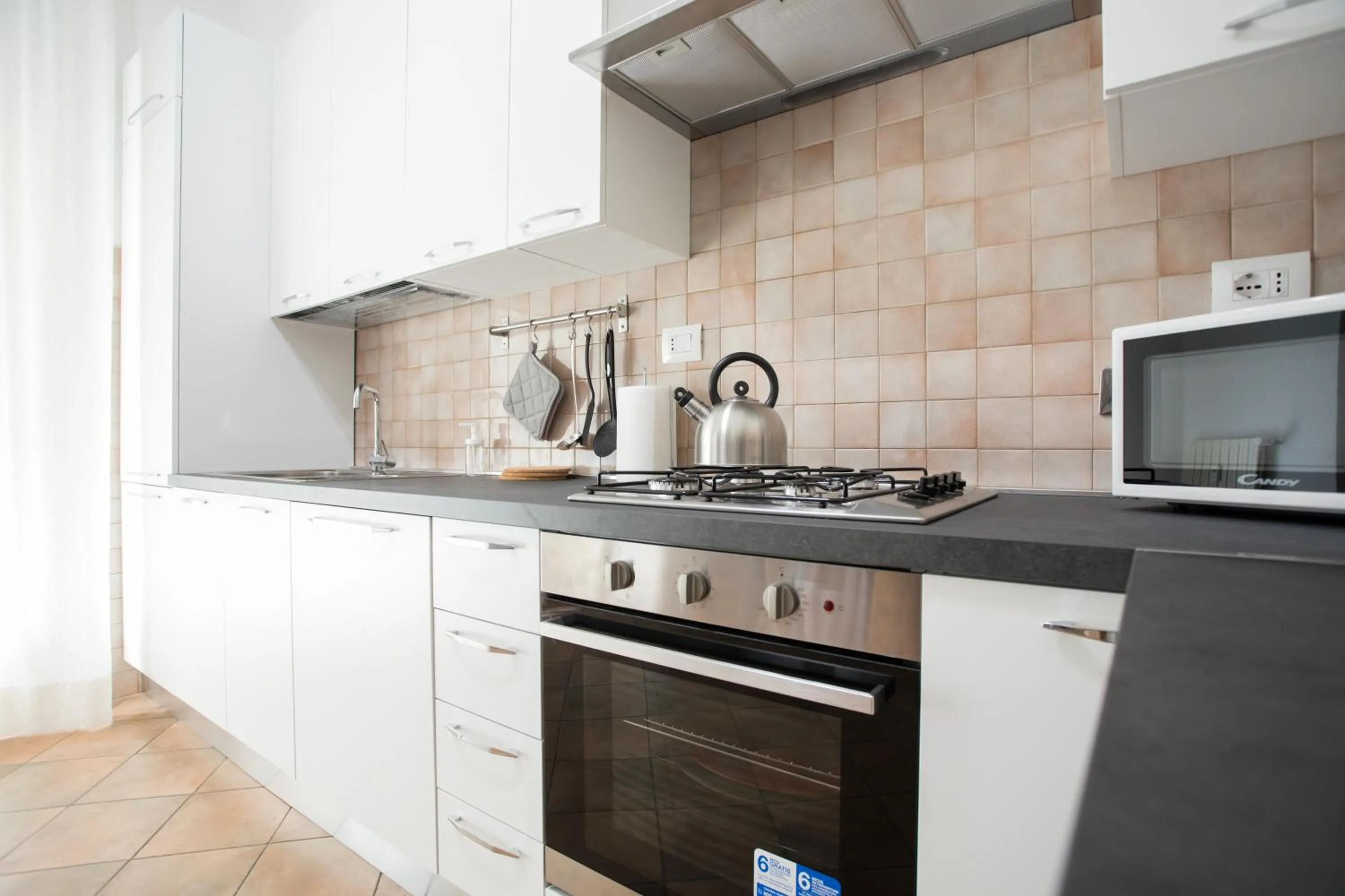 Kitchen or kitchenette in Affittacamere Le Camere di Porta San Felice - Self Check in