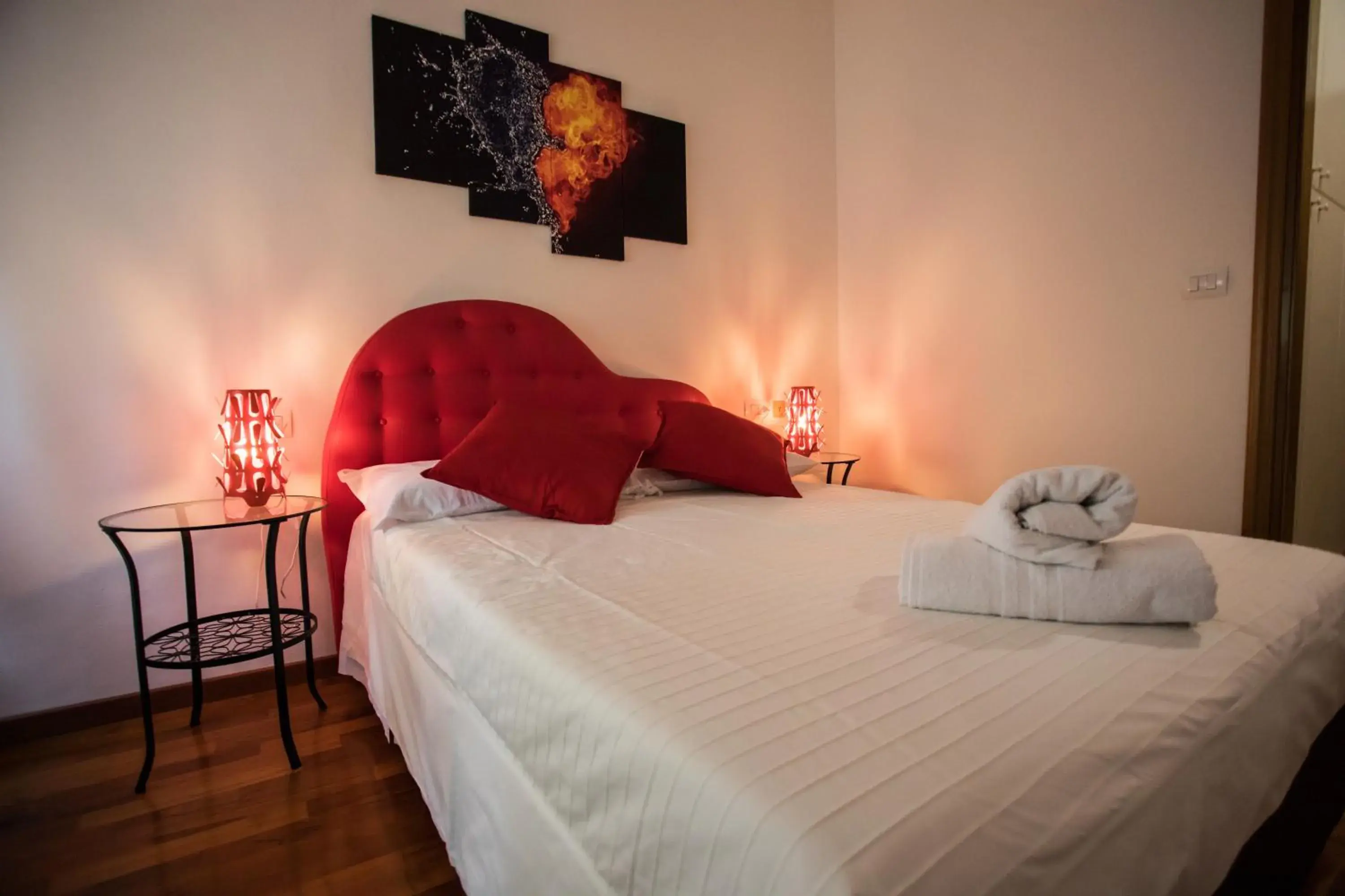 Double Room with Private Bathroom - single occupancy in Affittacamere Le Camere di Porta San Felice - Self Check in Double Room with Private Bathroom - single occupancy in Affittacamere Le Camere di Porta San Felice - Self Check in