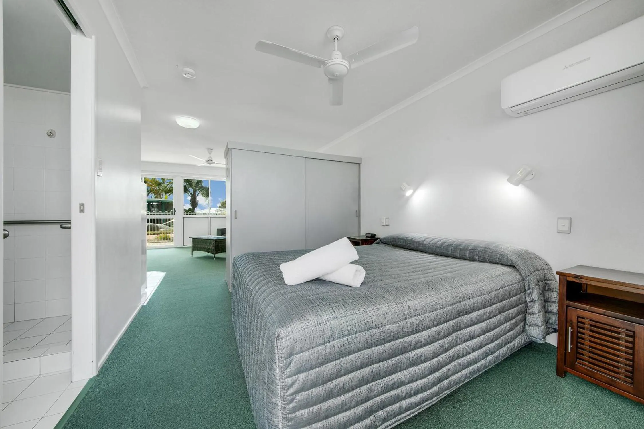 Bed in Reef Adventureland Motel