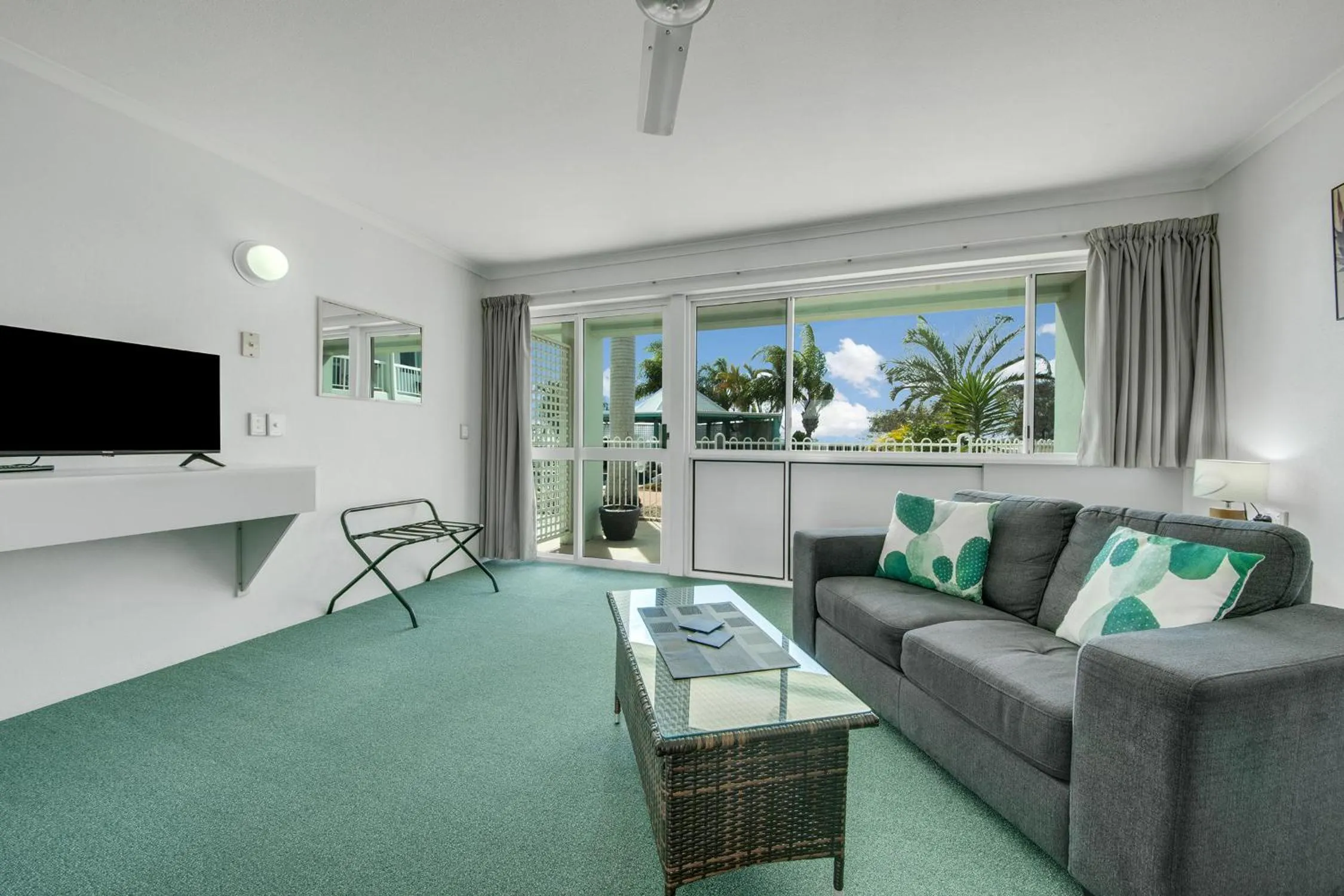 Living room in Reef Adventureland Motel