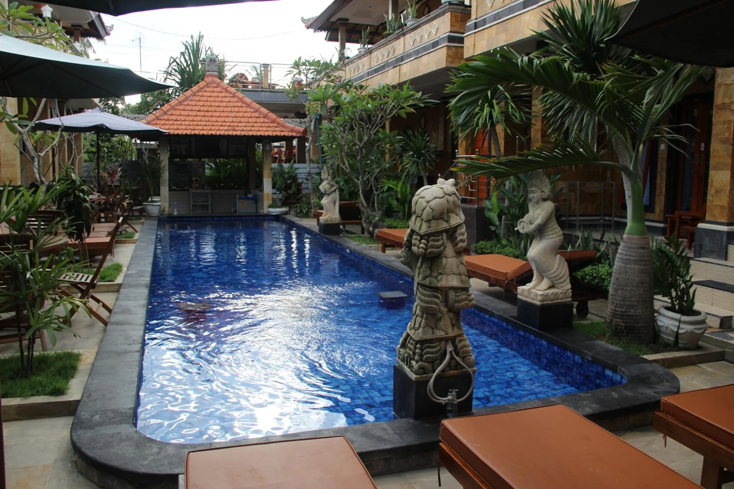 Swimming pool in Nitya Home Stay Lembongan