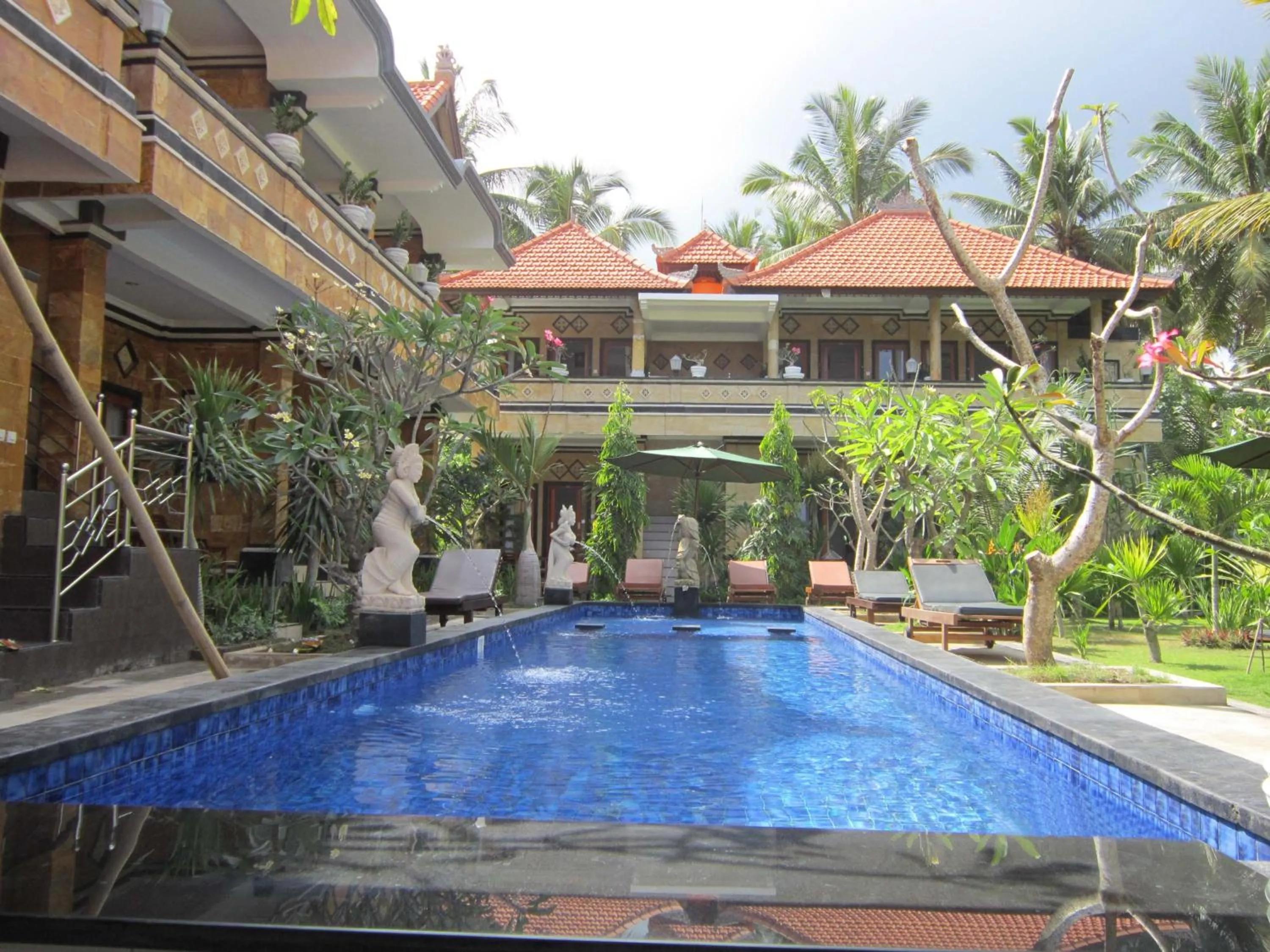 Swimming pool in Nitya Home Stay Lembongan