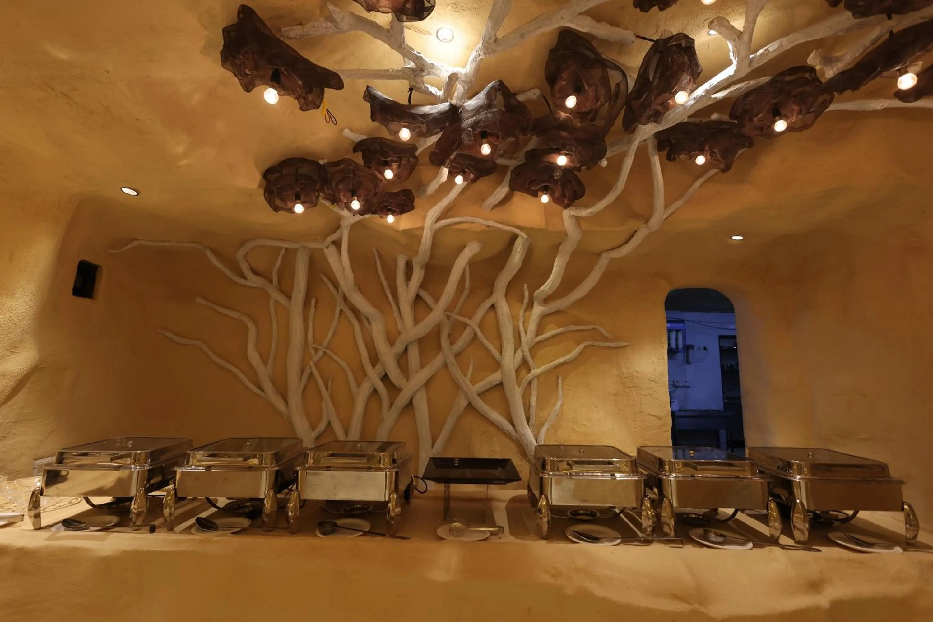 Restaurant/places to eat in Hotel King Garden