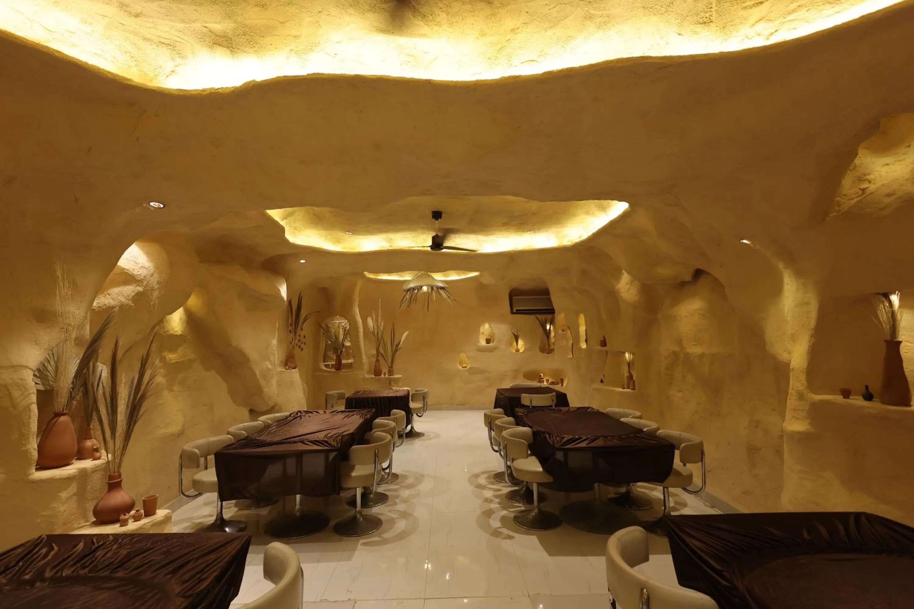 Restaurant/places to eat in Hotel King Garden