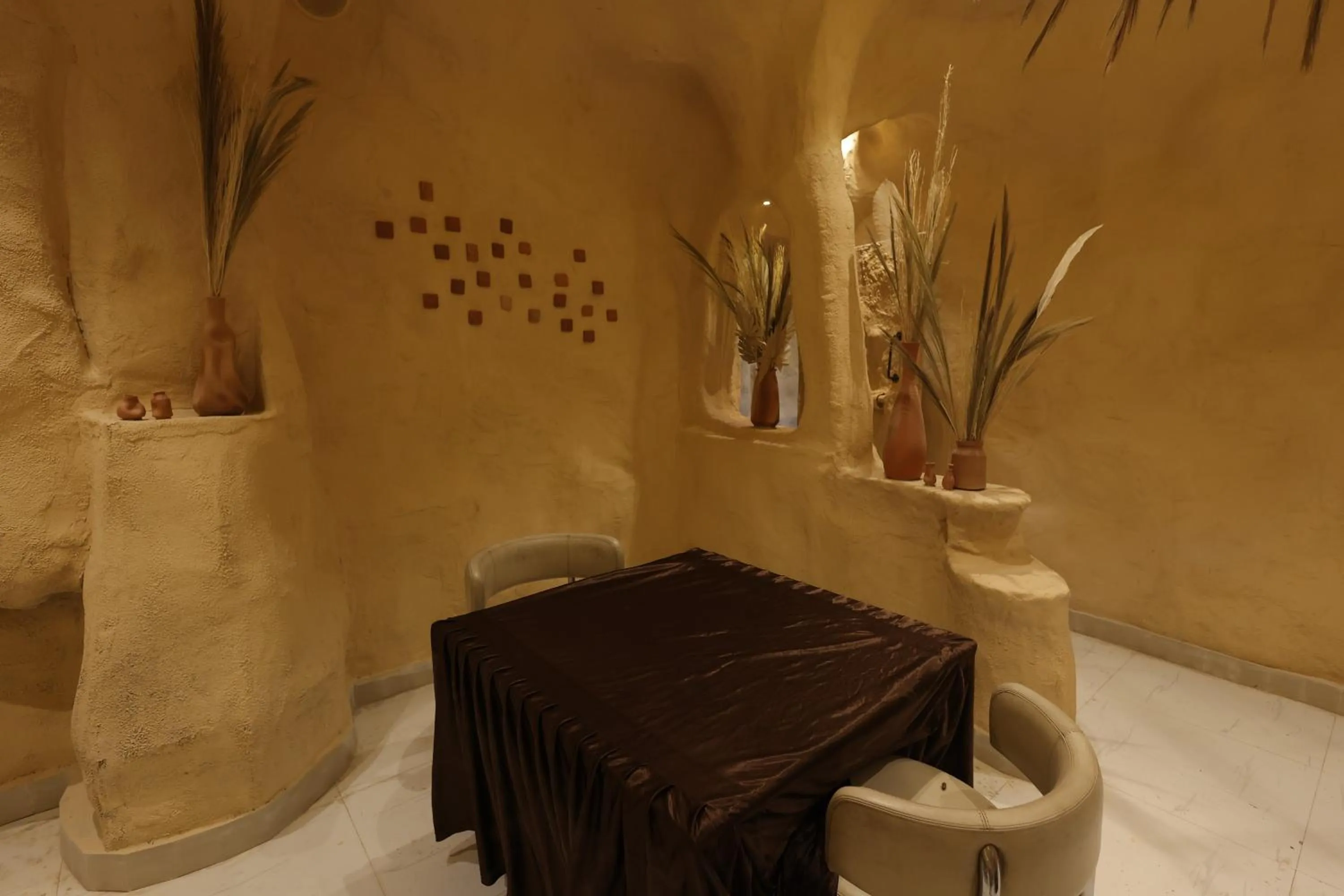 Restaurant/places to eat in Hotel King Garden