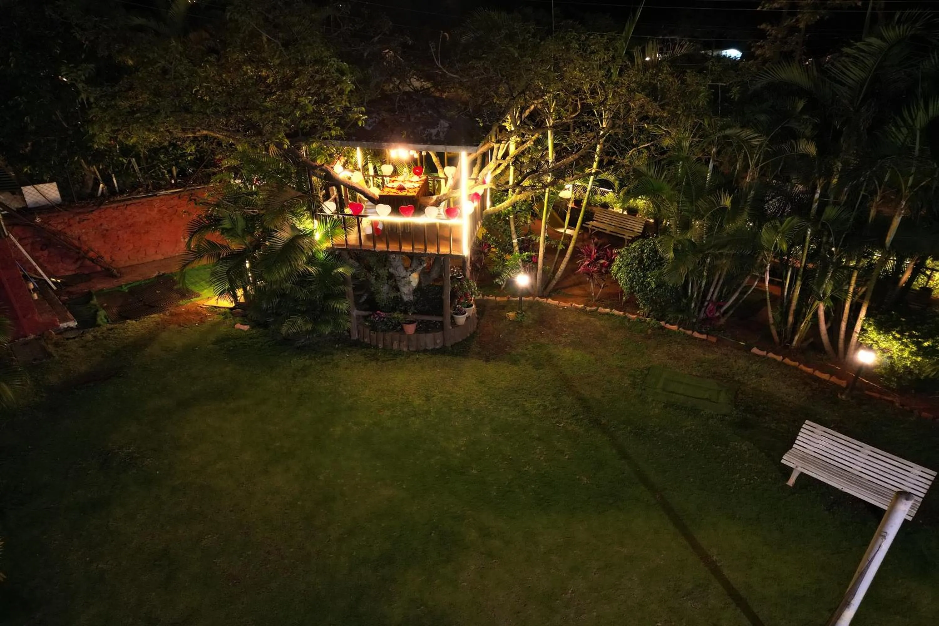 Property building in Hotel King Garden