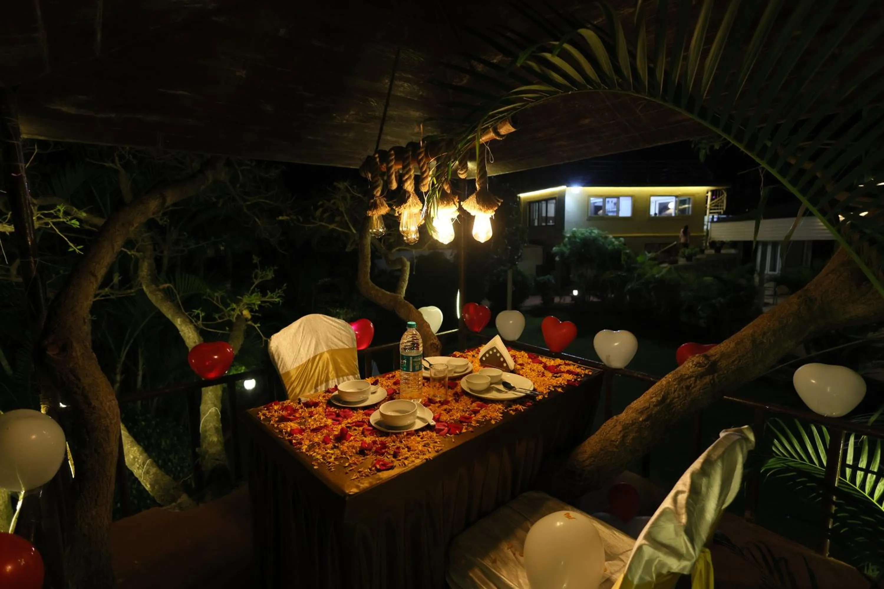 Restaurant/places to eat in Hotel King Garden