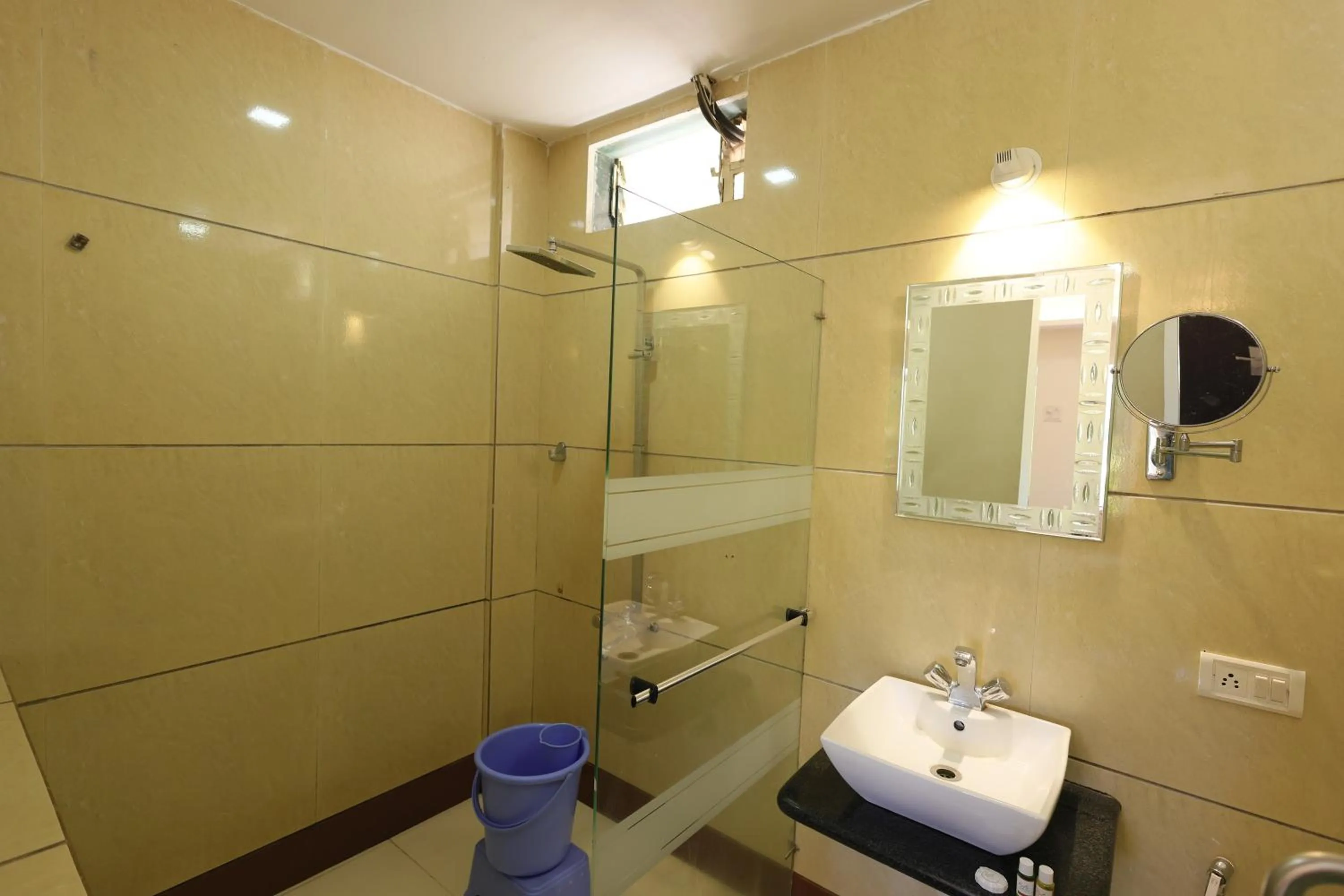 Shower in Hotel King Garden