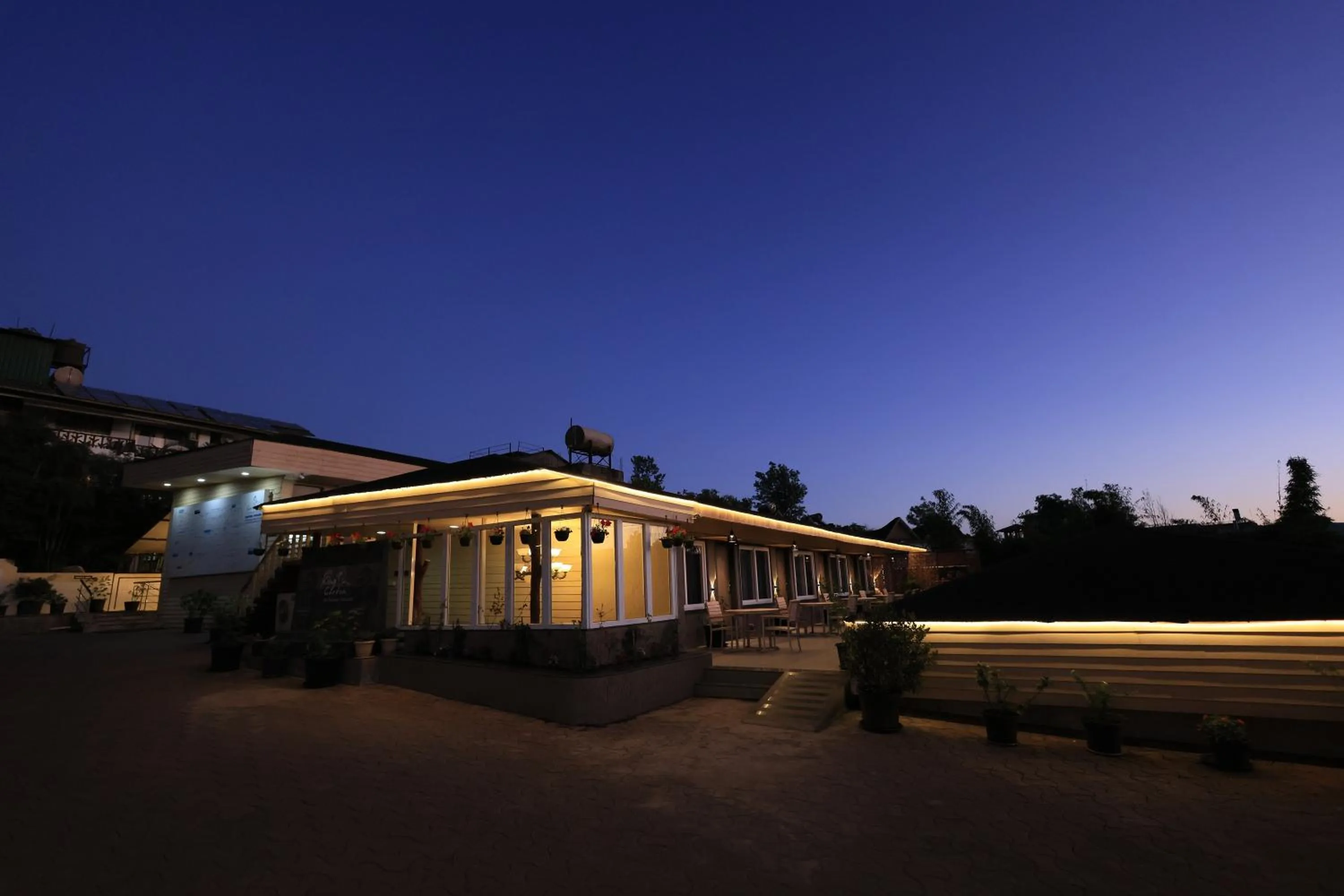 Property building in Hotel King Garden