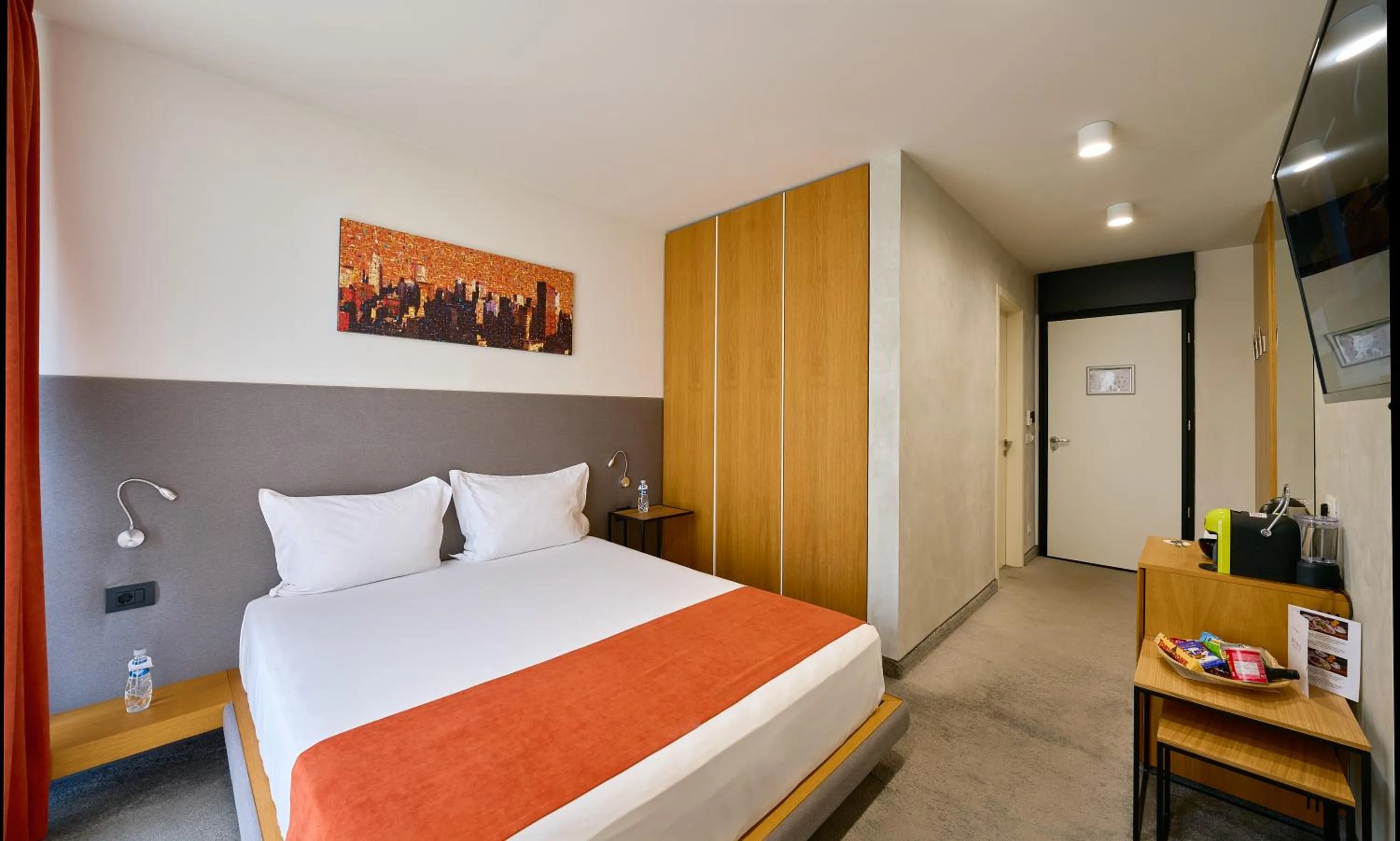 Bed in Adella Boutique Hotel - Free Secured Parking