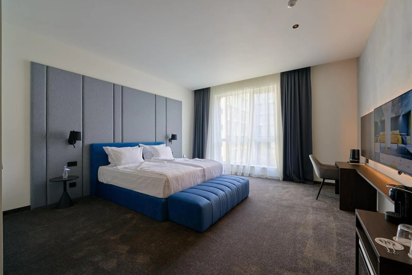 Bed in Adella Boutique Hotel - Free Secured Parking
