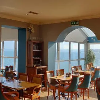 Restaurant/places to eat in WatersEdge Hotel