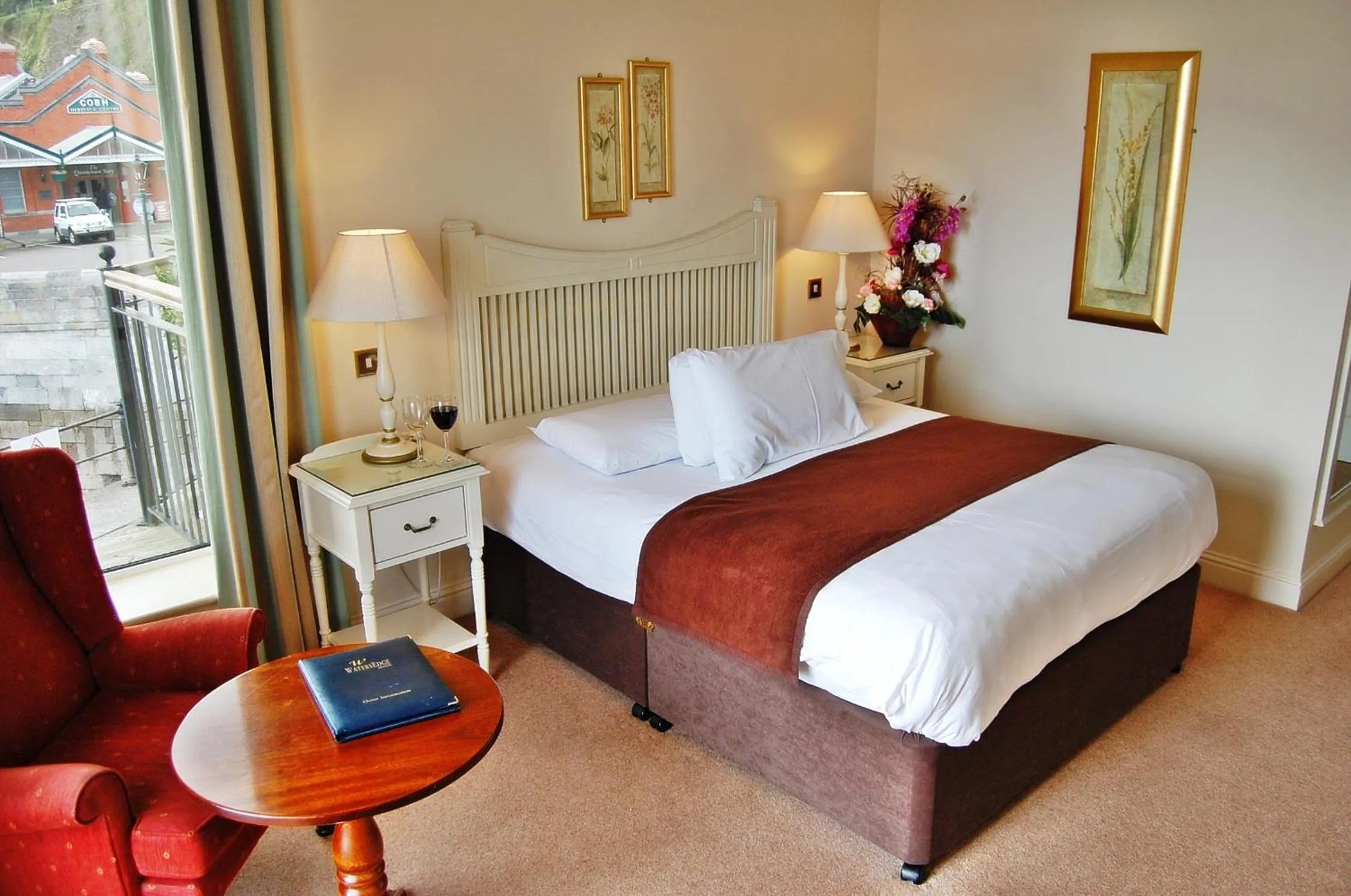 Photo of the whole room, Bed in WatersEdge Hotel