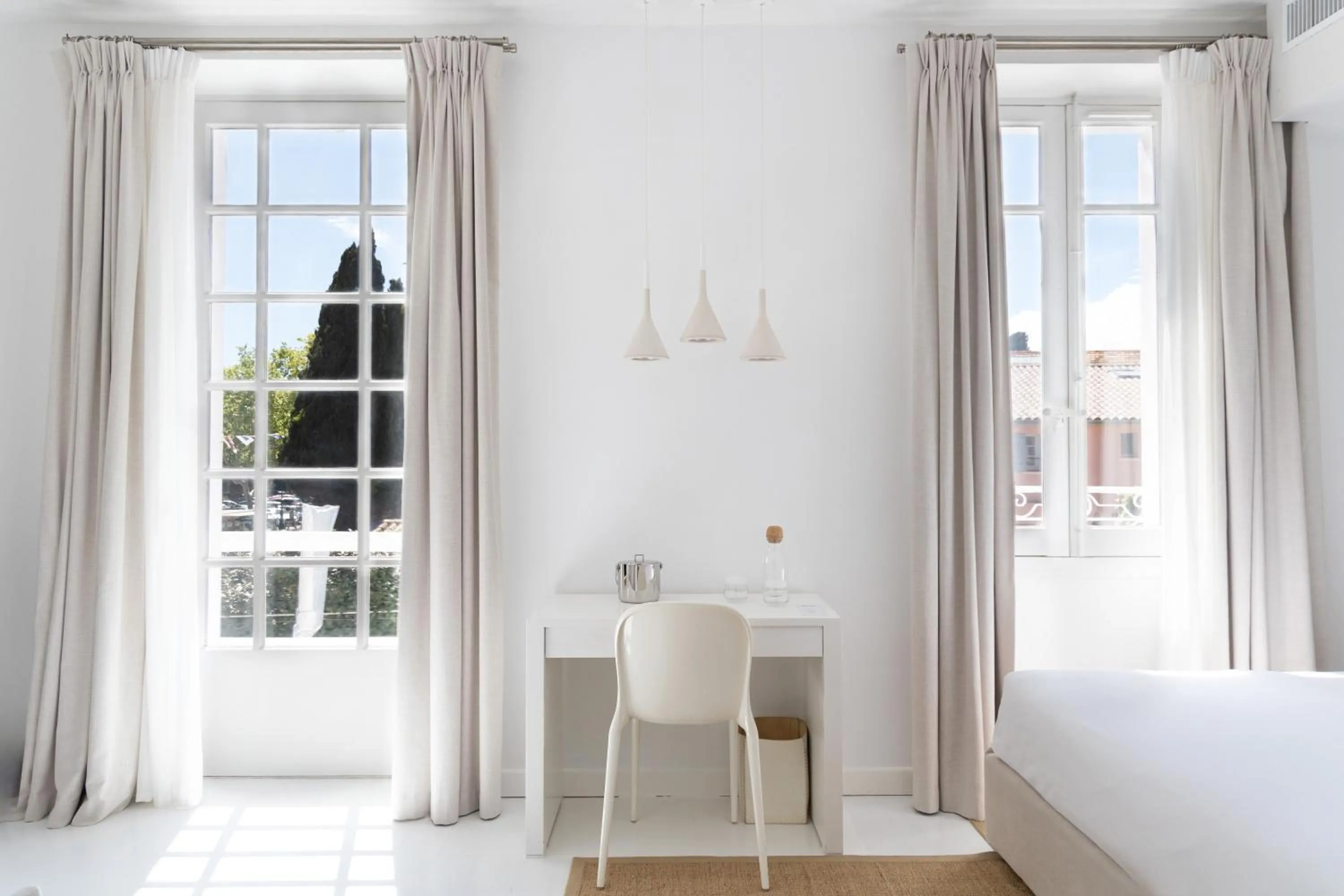 Photo of the whole room, Bed in White 1921