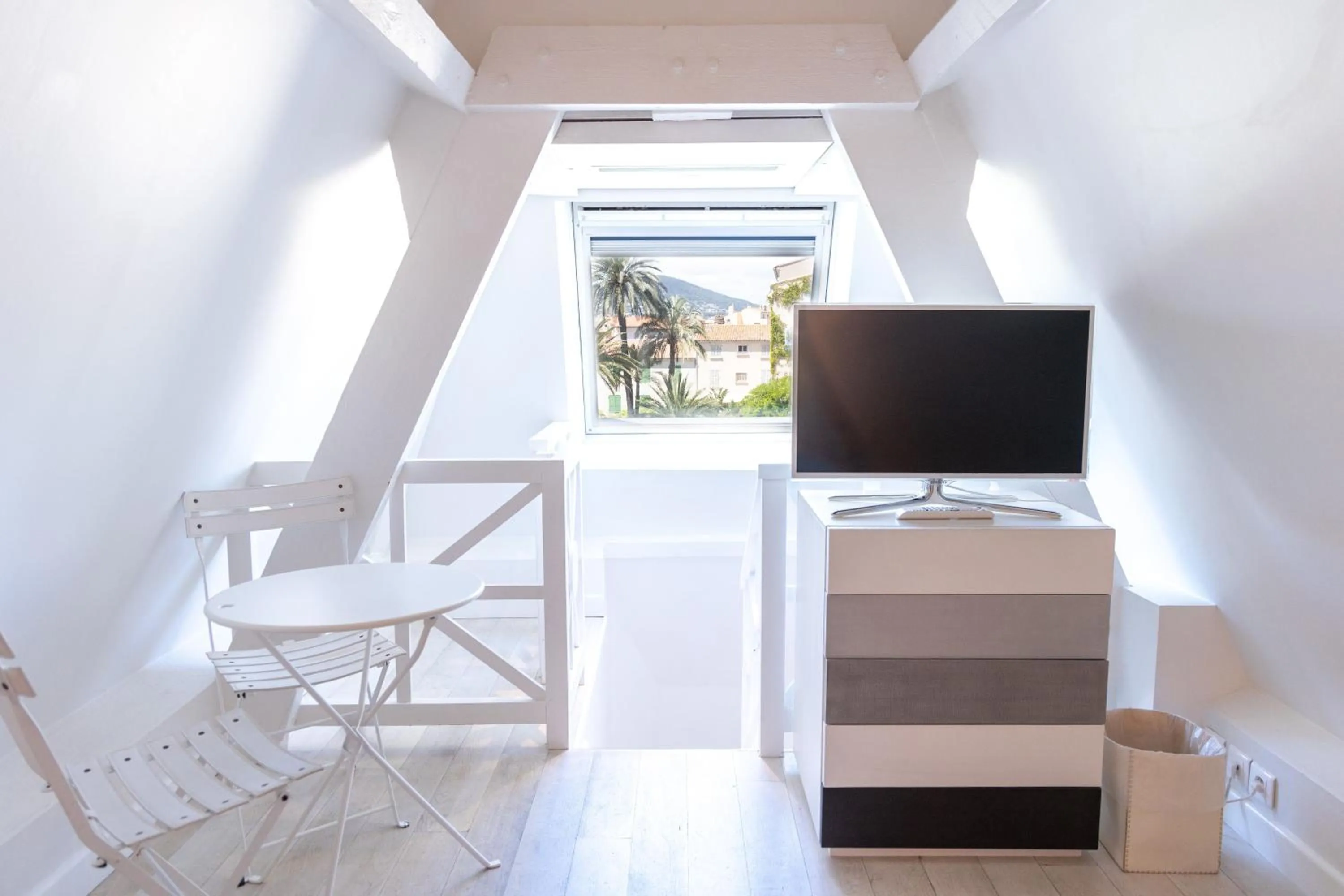 Bedroom in White 1921