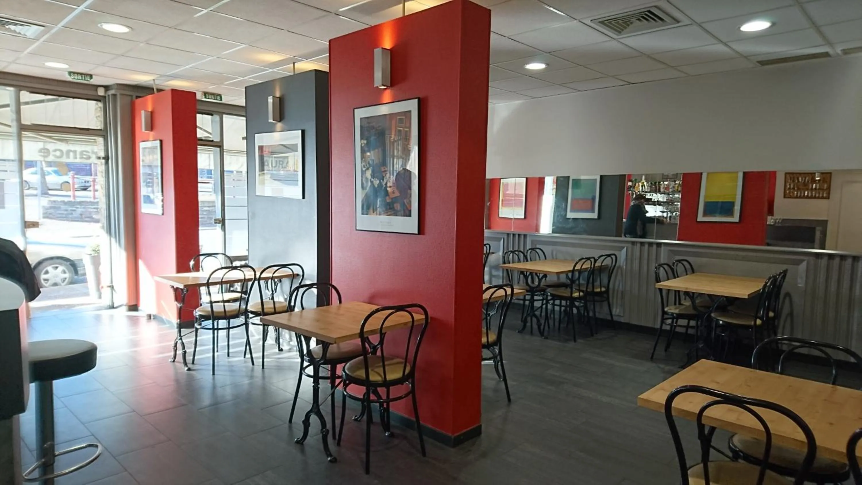 Restaurant/places to eat in Hôtel de France