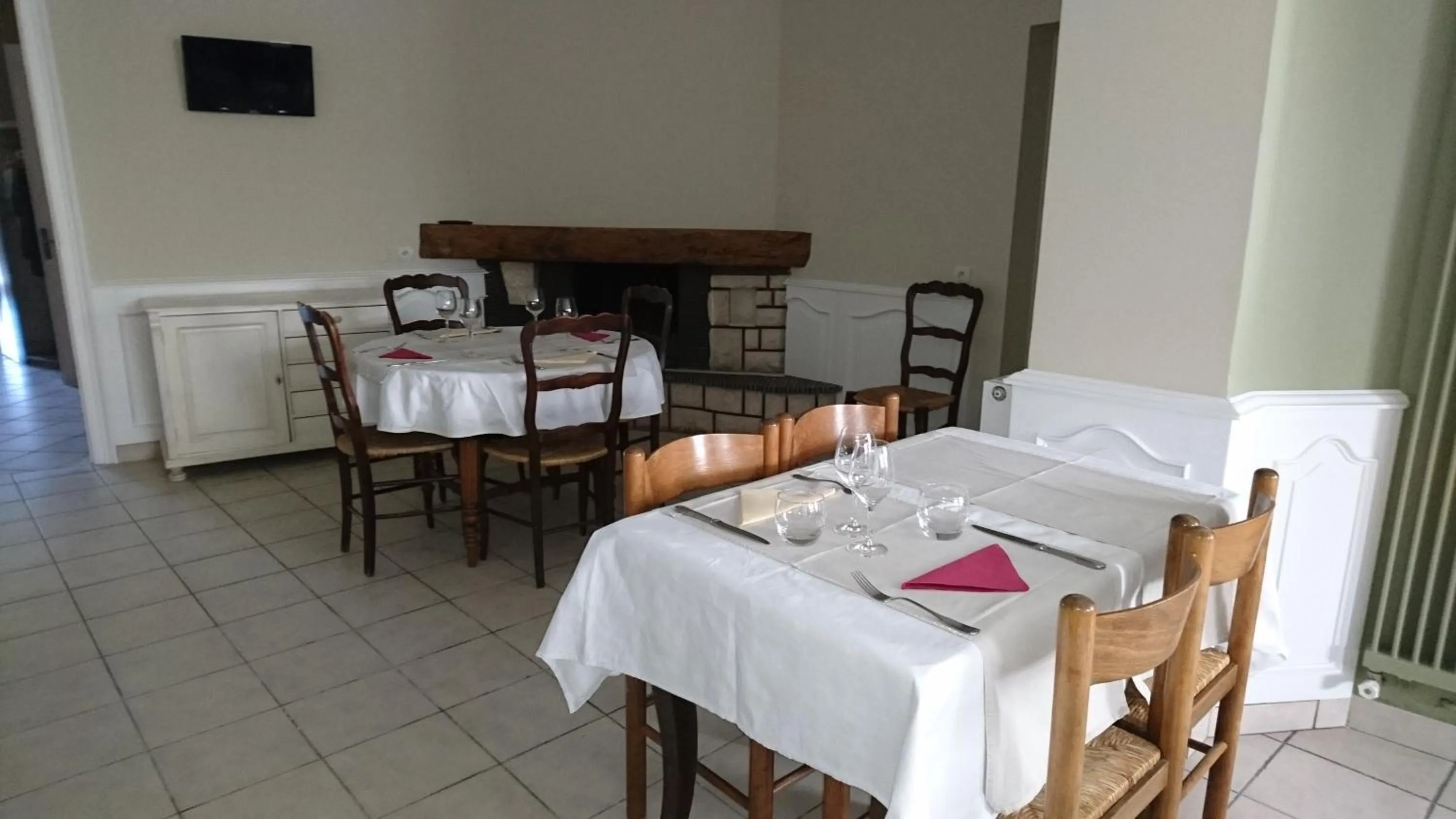 Restaurant/places to eat in Hôtel de France