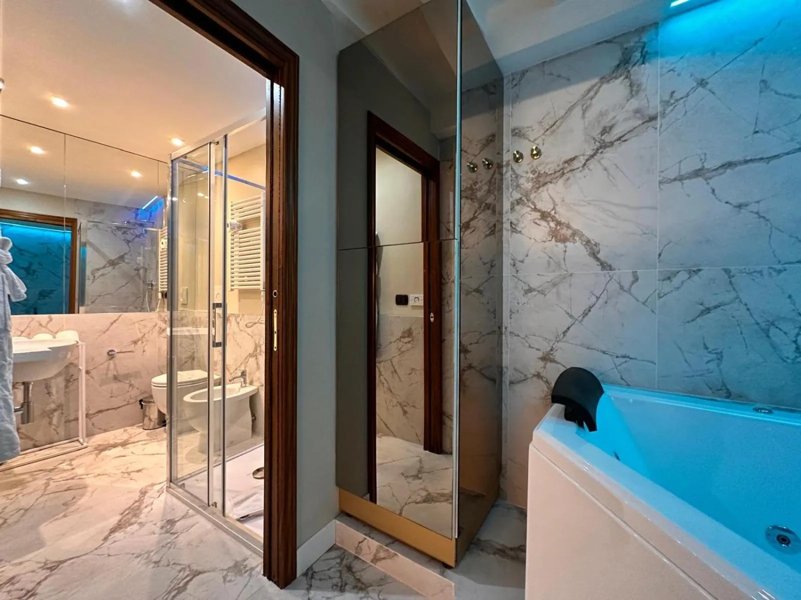 Bathroom, Bed in Renascentia in Florence - Adults Only