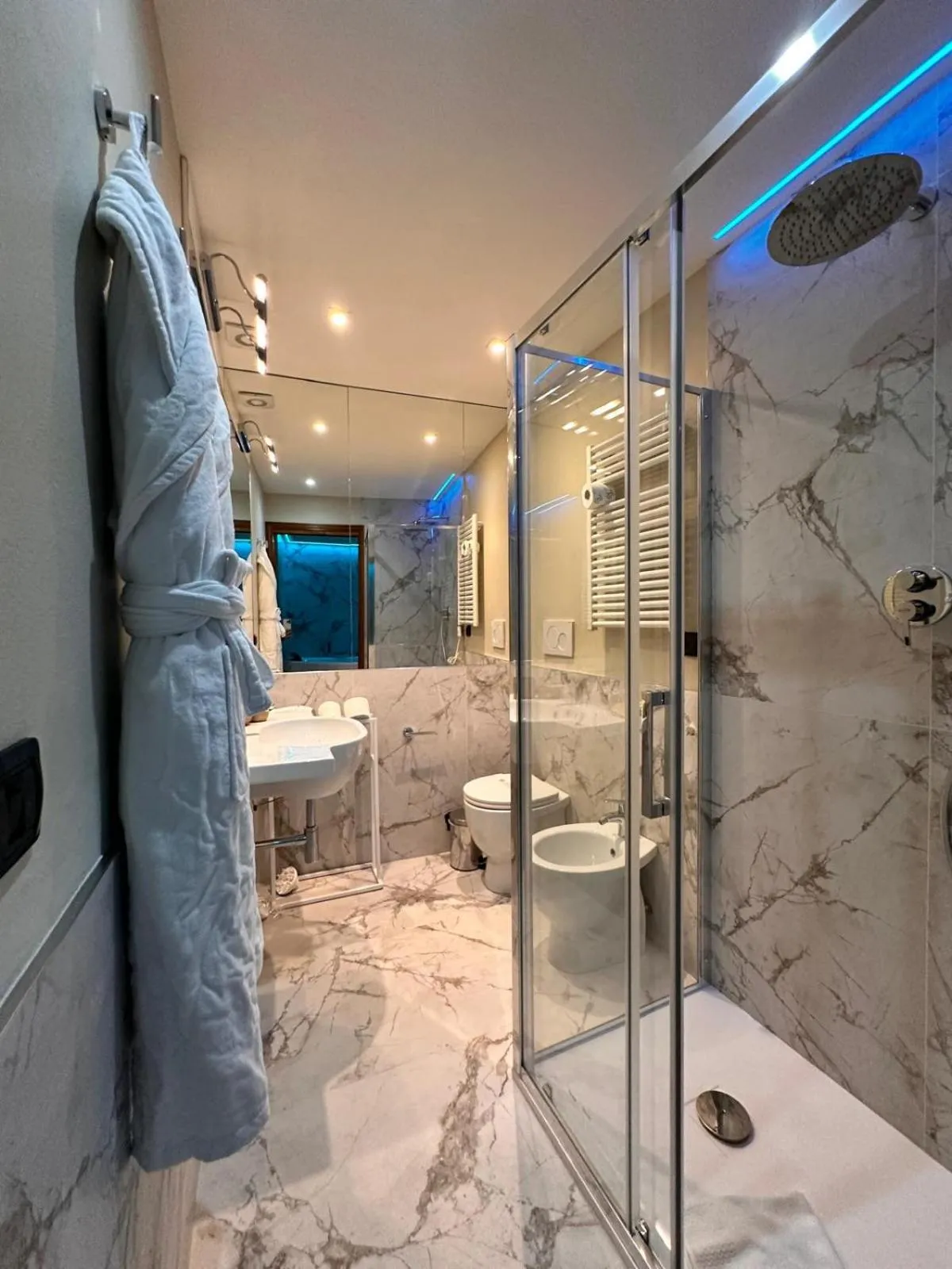 Shower in Renascentia in Florence - Adults Only