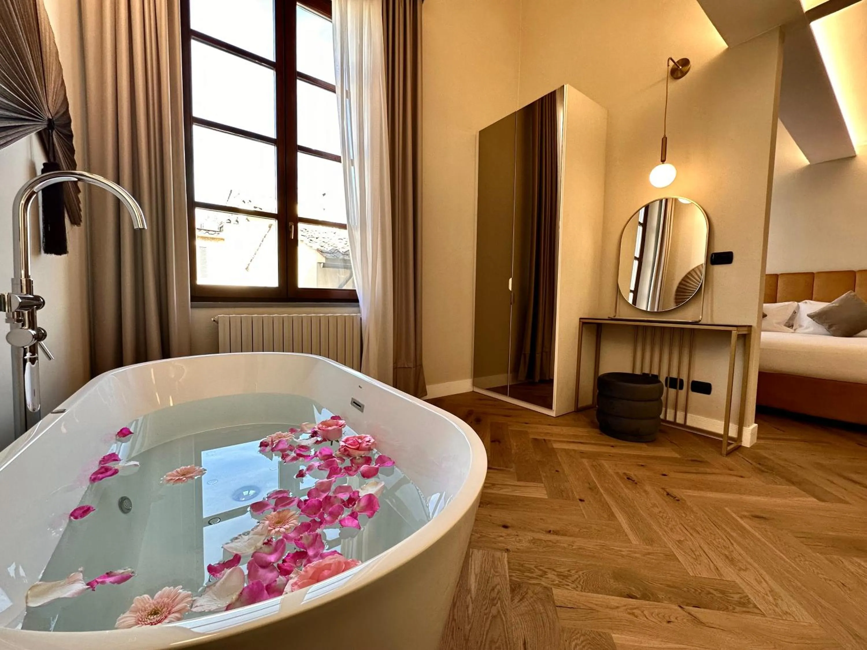 Hot Tub, Bed in Renascentia in Florence - Adults Only