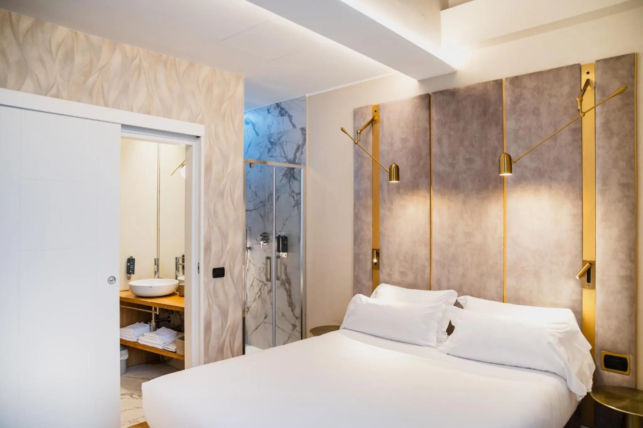 Bed in Renascentia in Florence - Adults Only