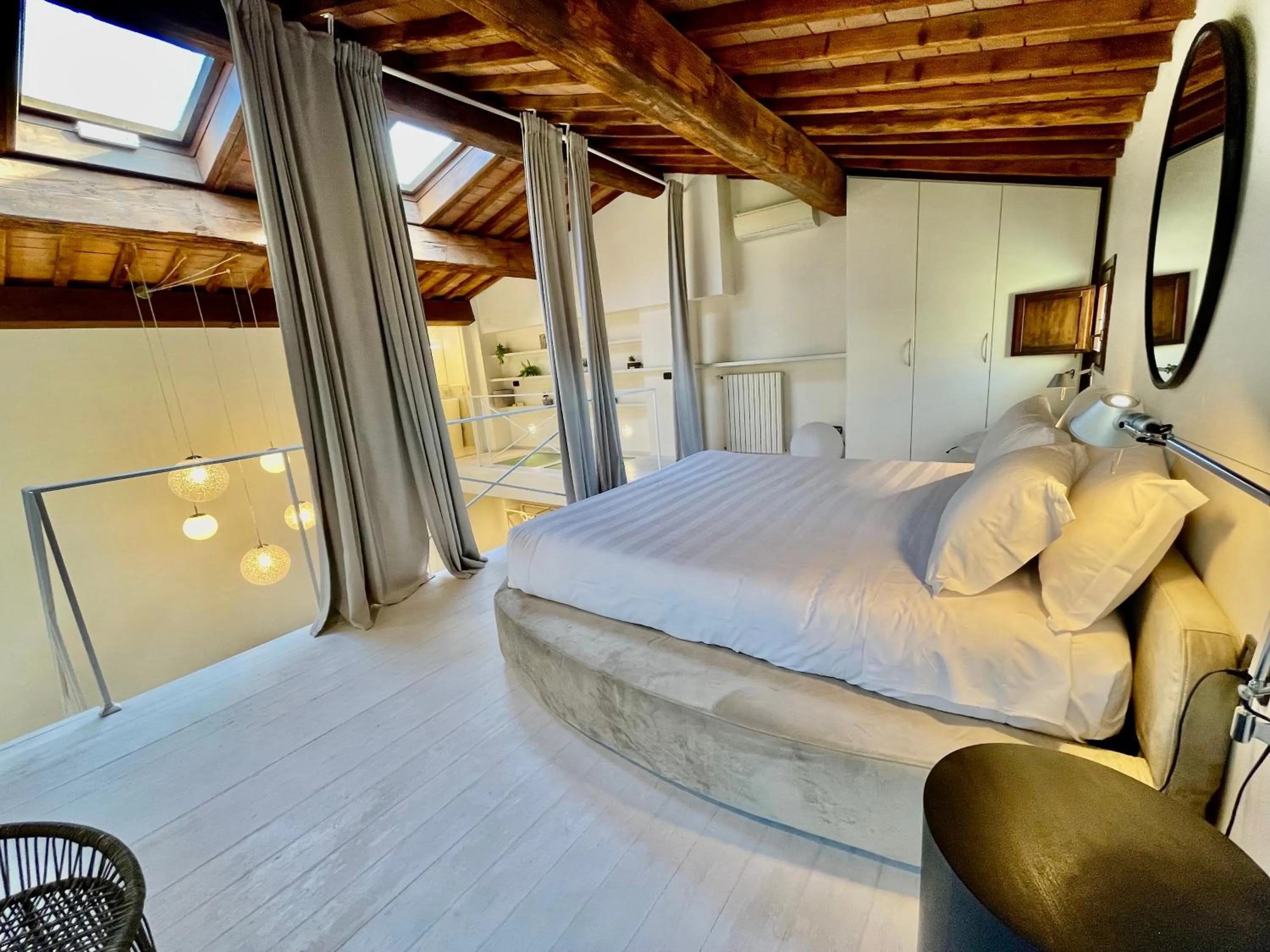 Bed in Renascentia in Florence - Adults Only