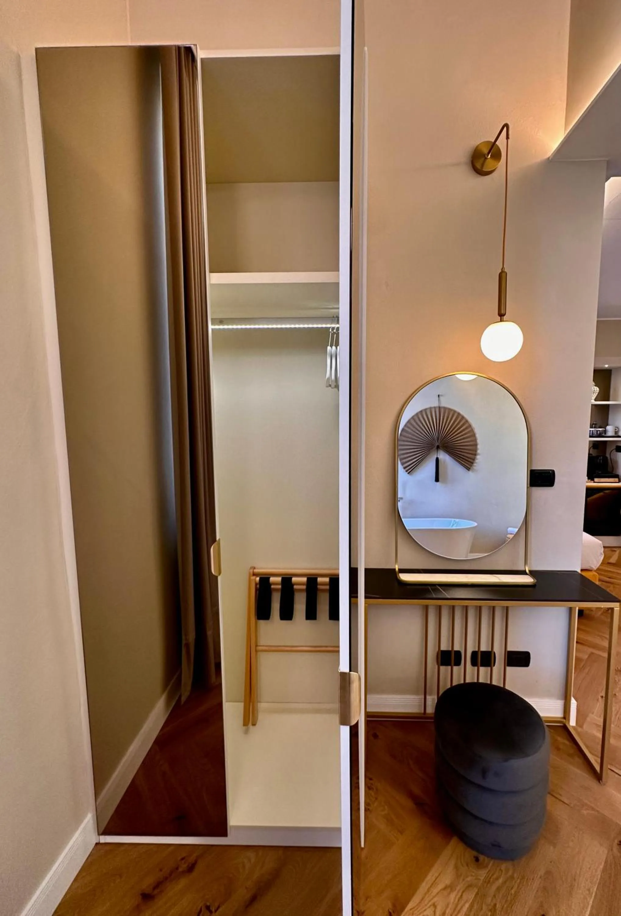 wardrobe in Renascentia in Florence - Adults Only