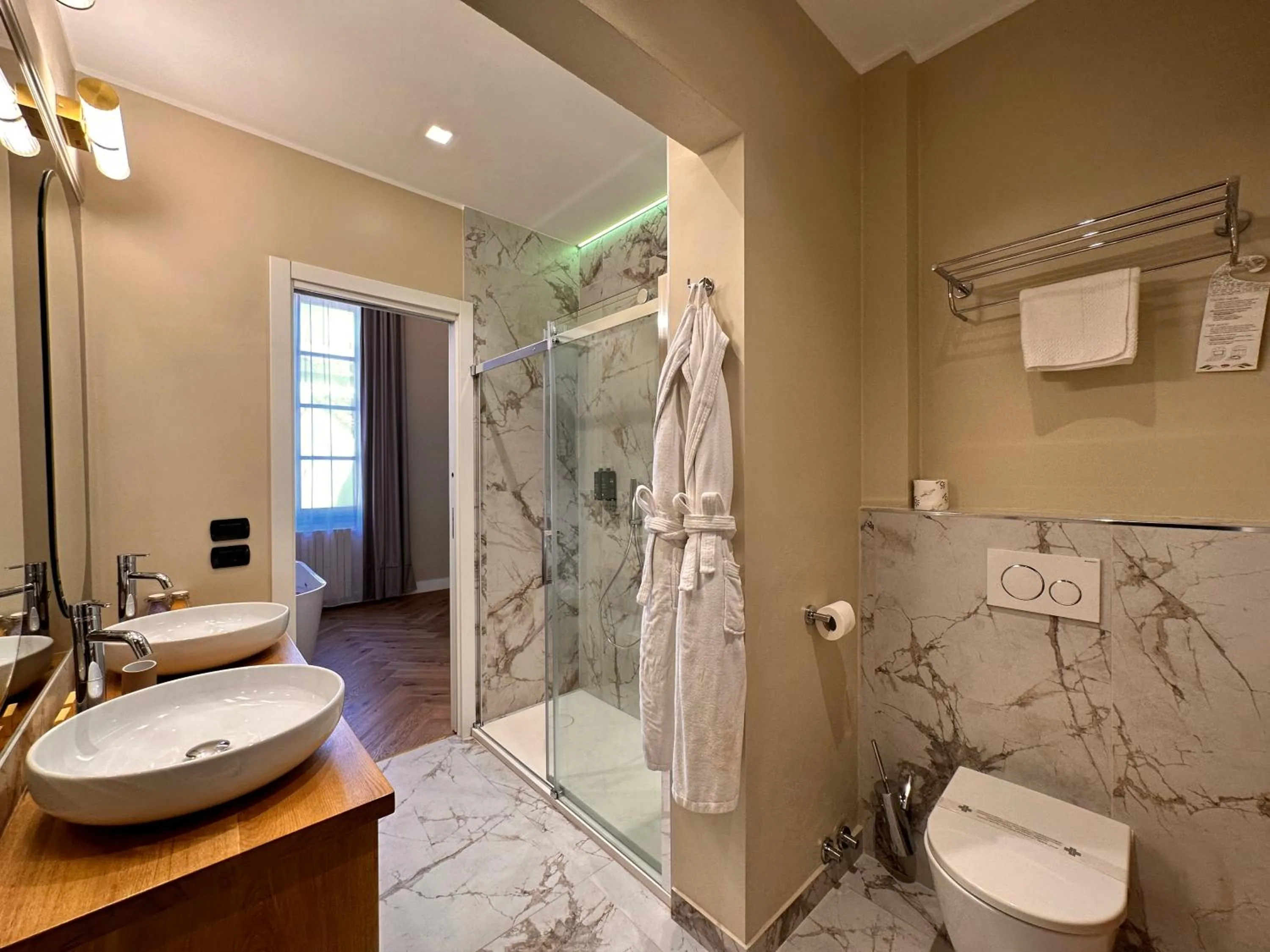 Shower in Renascentia in Florence - Adults Only