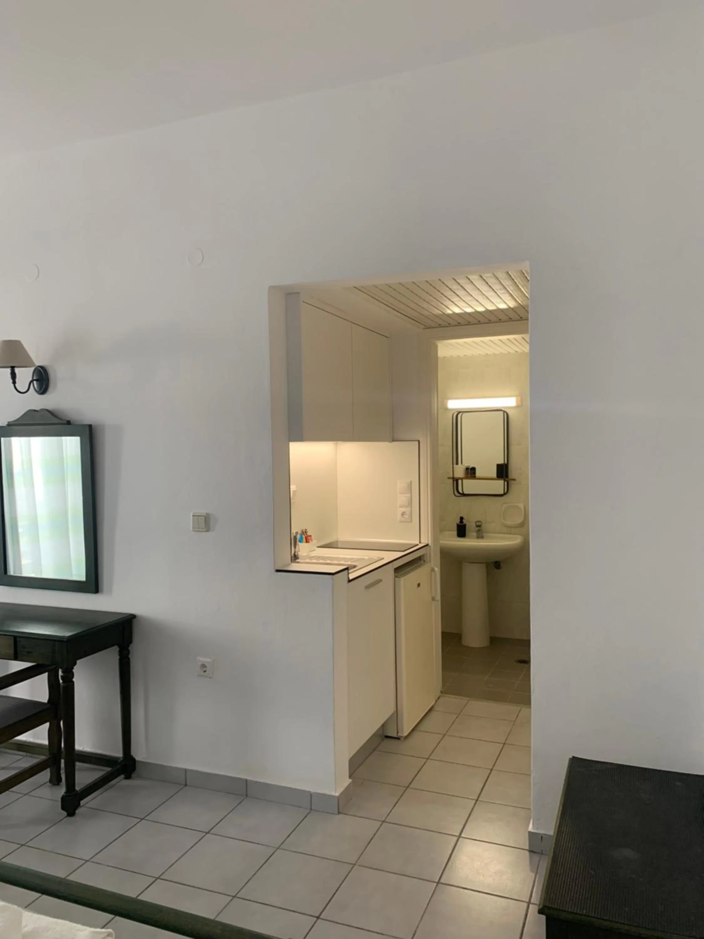 Area and facilities in Astra Hotel Apartments