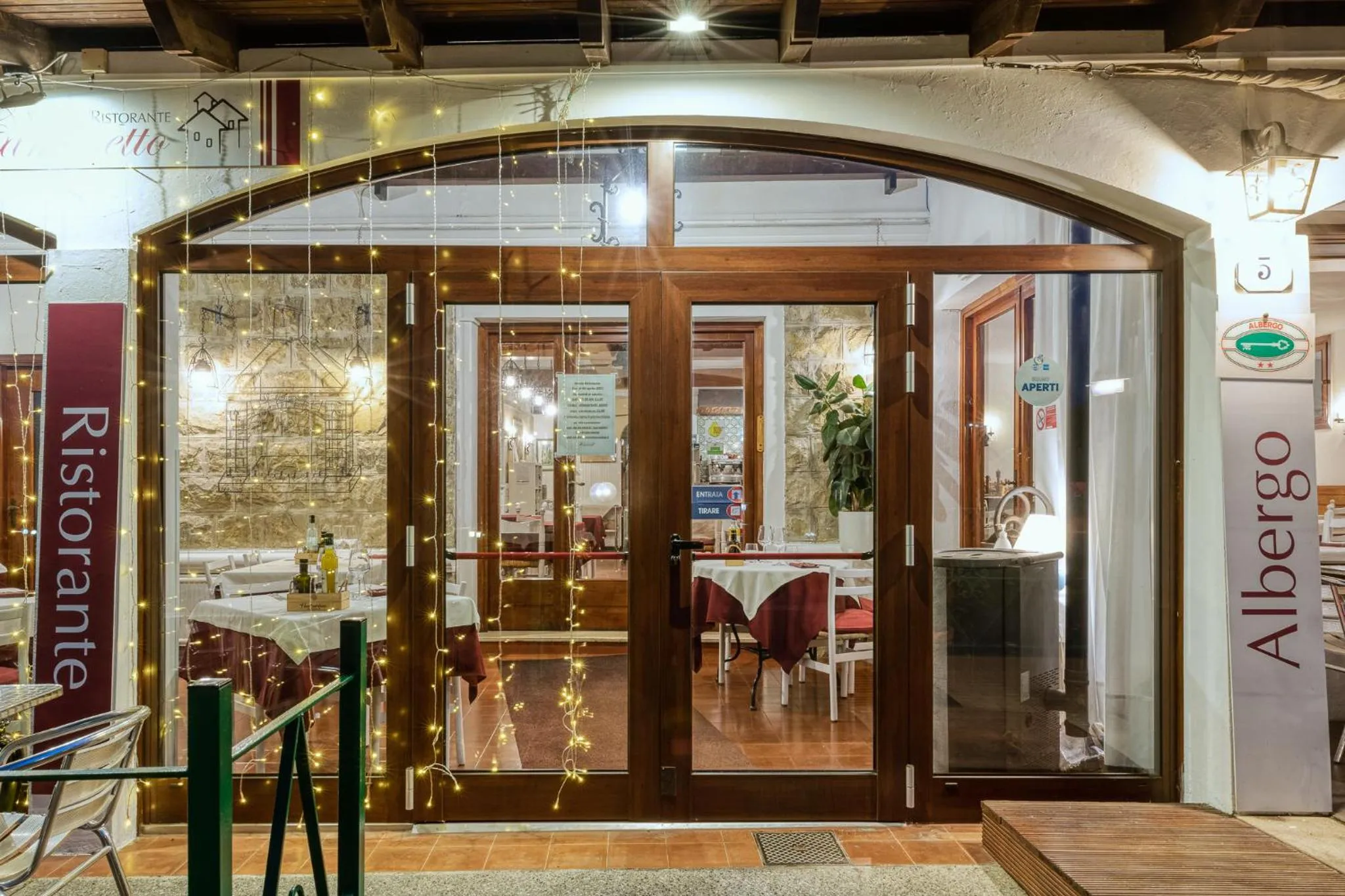 Property building in Hotel Ristorante Il Caminetto