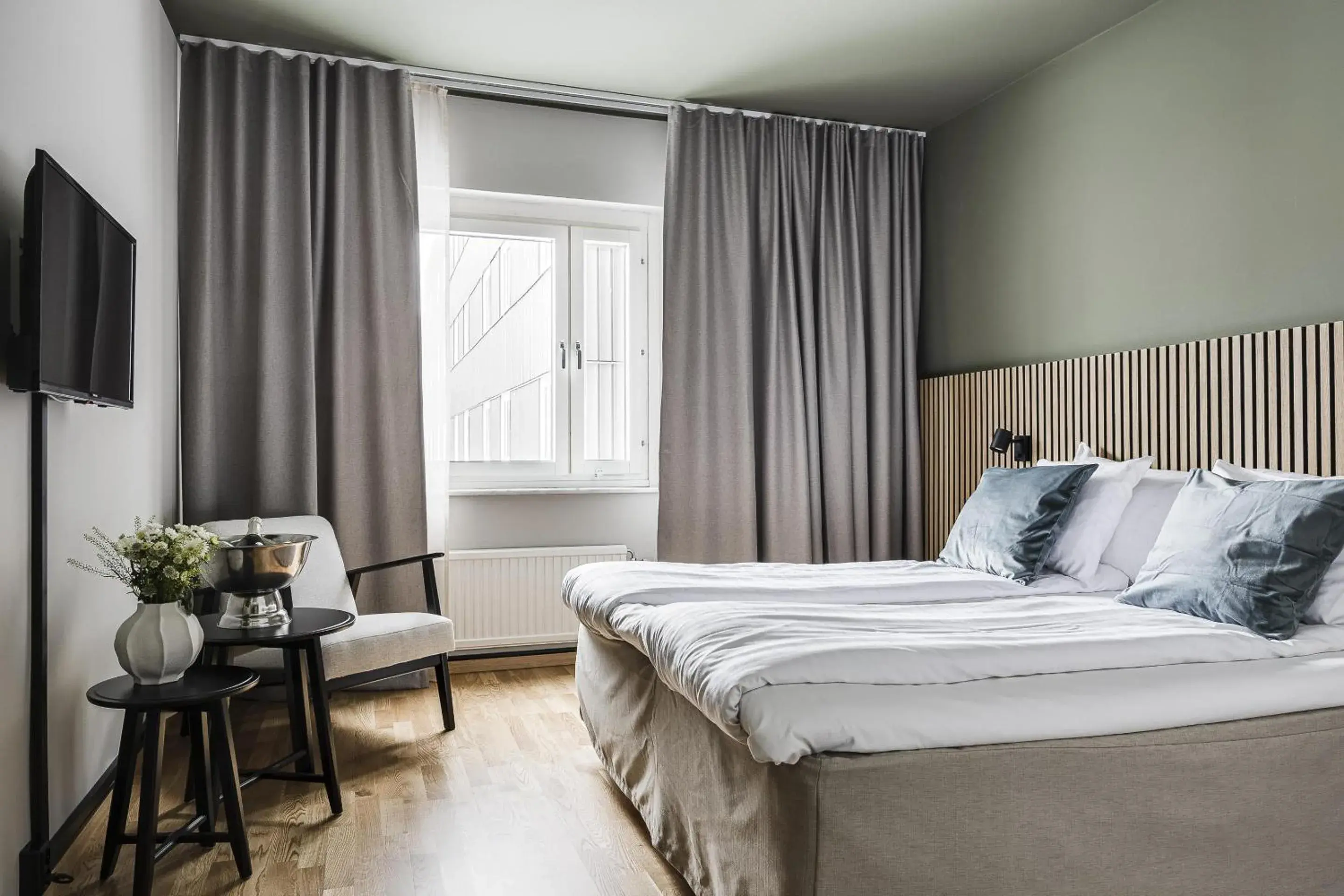 Deluxe Room with One Queen Bed - Non-Smoking in Best Western Hotell Kramm Deluxe Room with One Queen Bed - Non-Smoking in Best Western Hotell Kramm