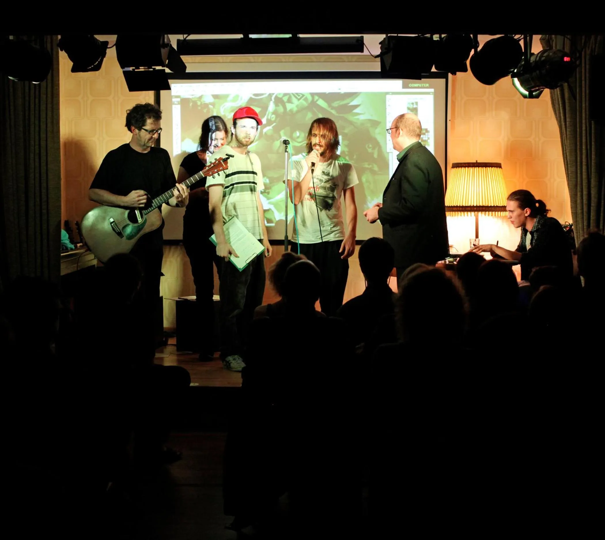 People in Hostel die Wohngemeinschaft