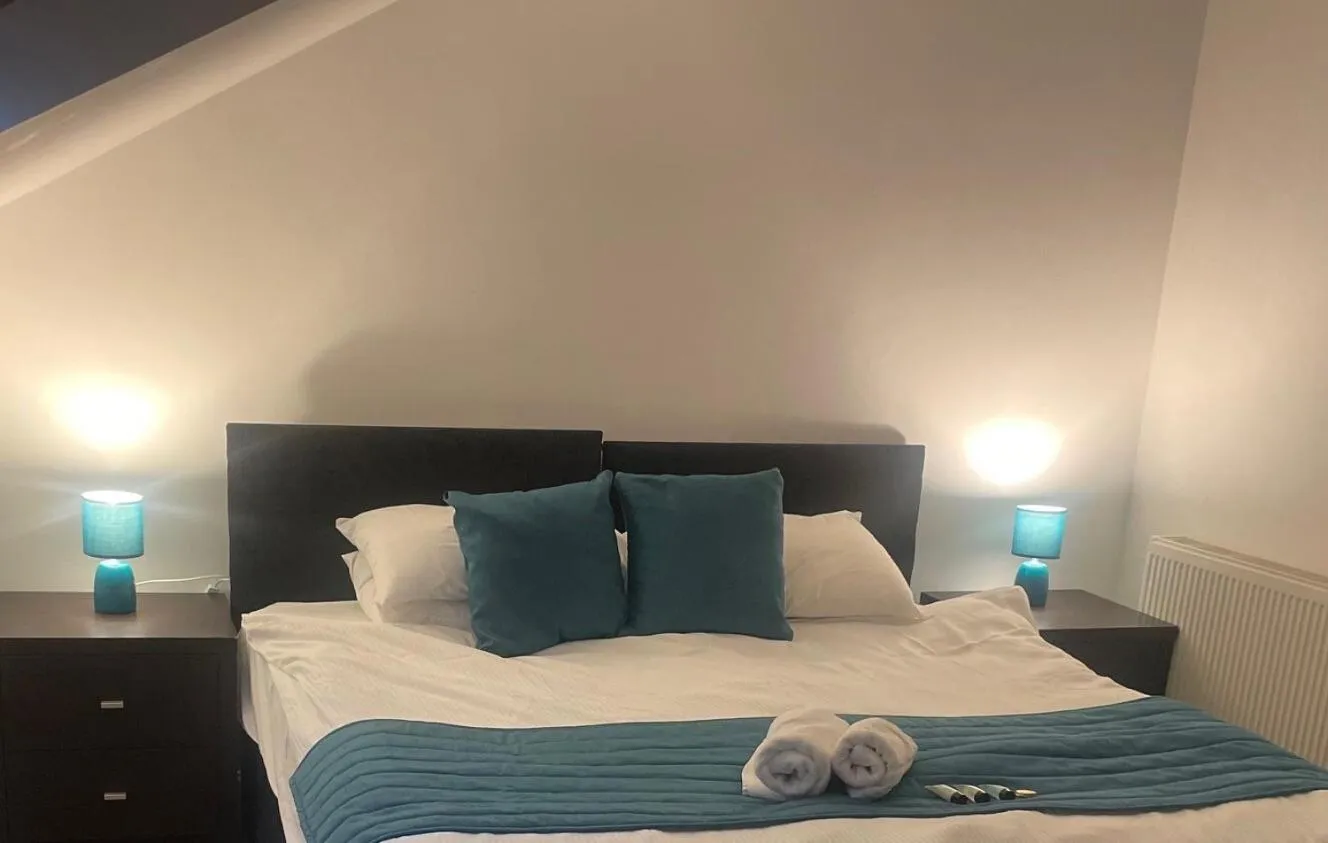 Bedroom, Bed in Beach House 3 Bed Penthouse Apartment