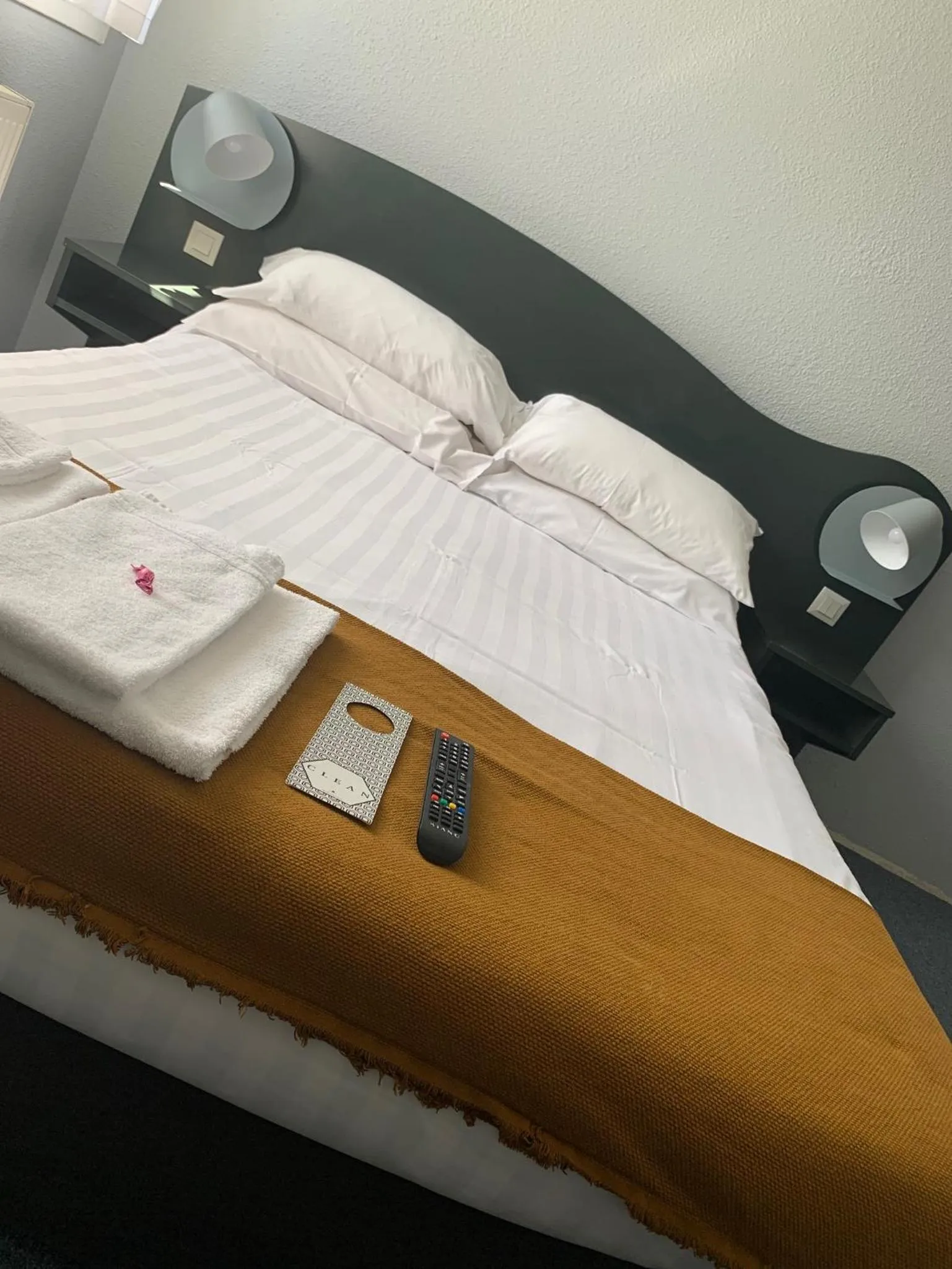 Bed in Hôtel Heod - Binic - Saint-Quay-Portrieux