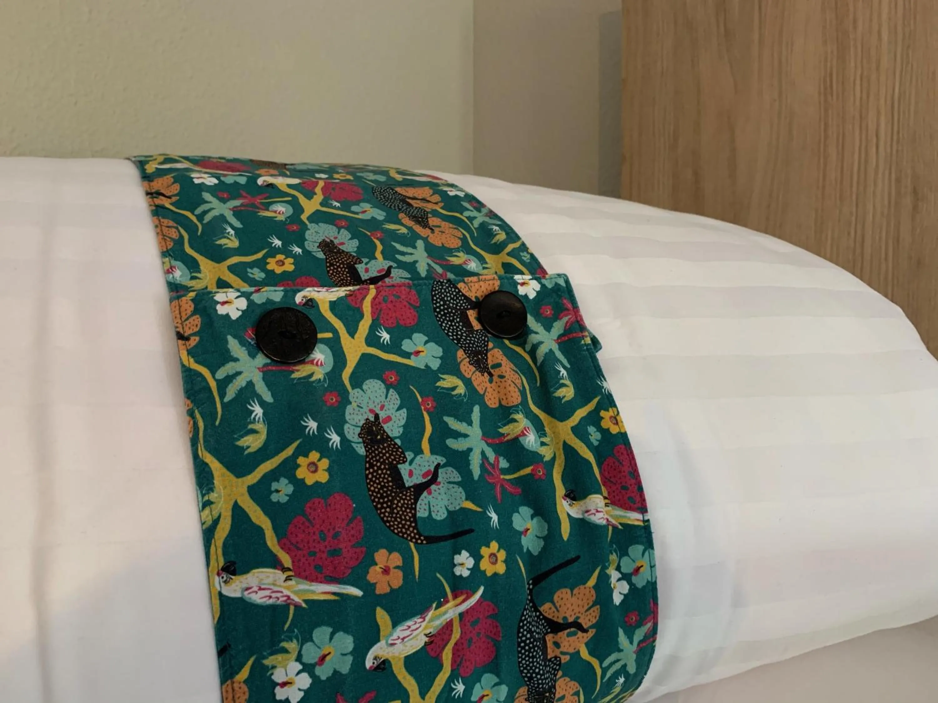 Decorative detail, Bed in Hôtel Heod - Binic - Saint-Quay-Portrieux