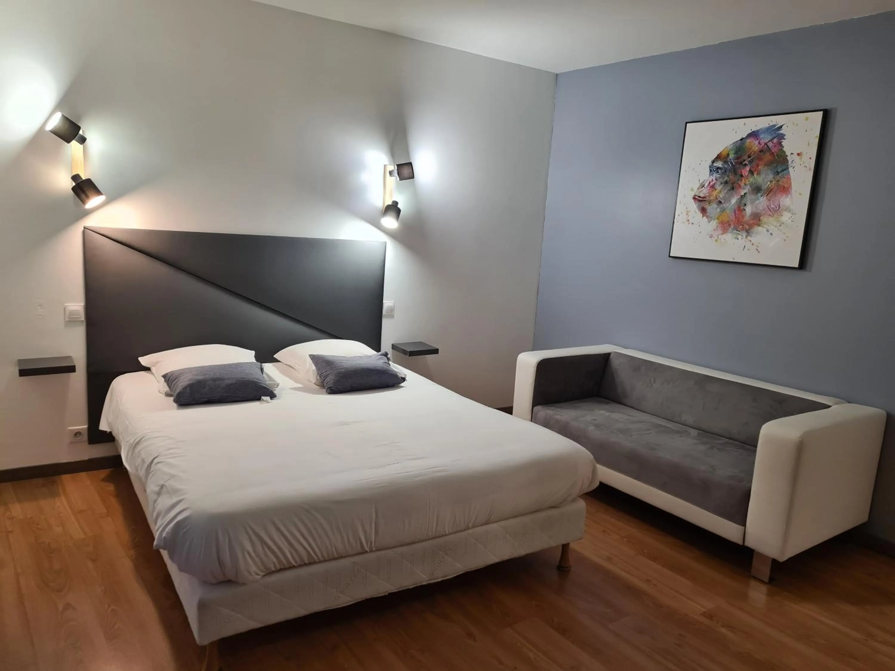 Bed in Hôtel Restaurant Le Victor Hugo
