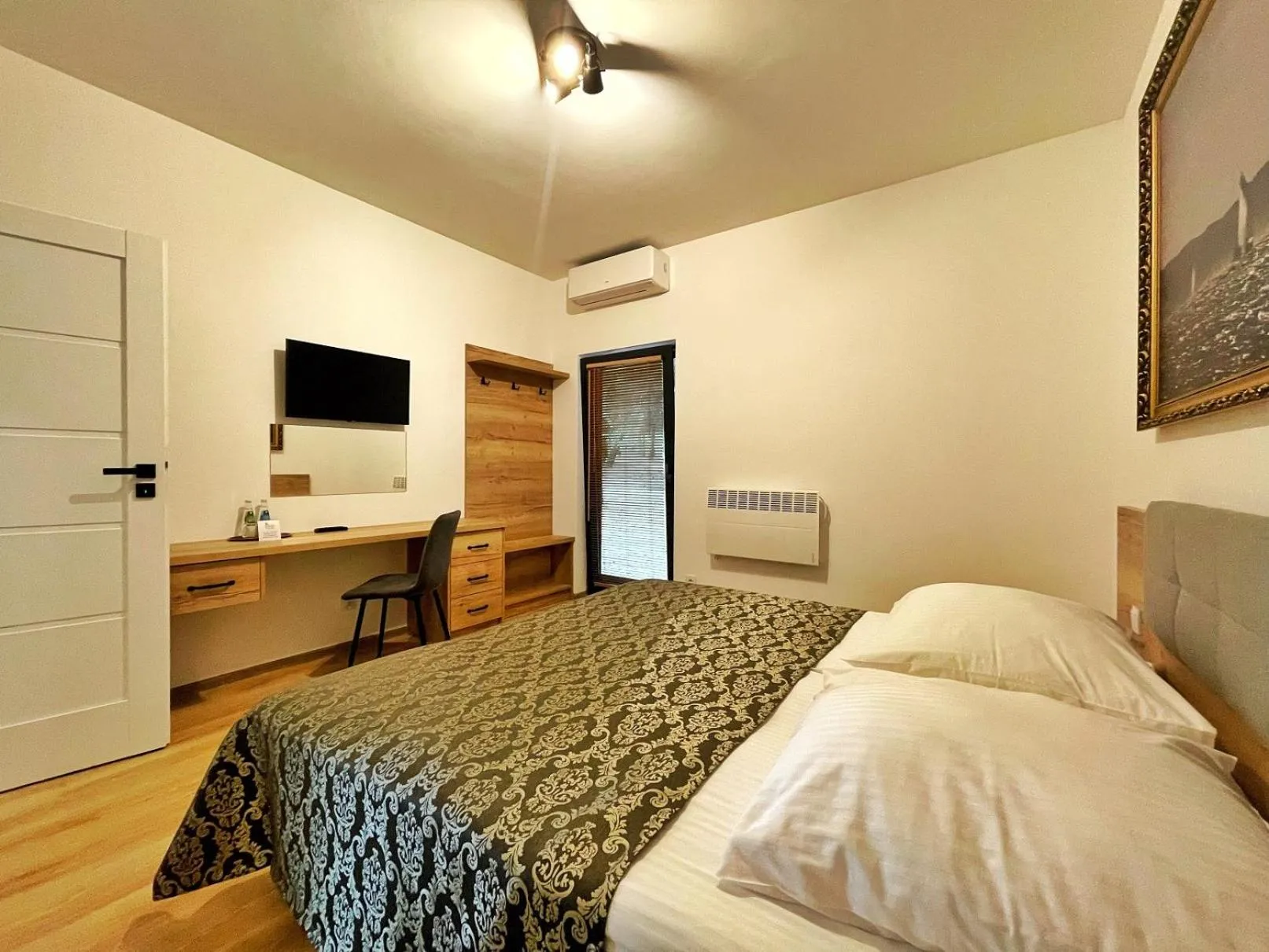 Bedroom, Bed in Hotel Robert's Port