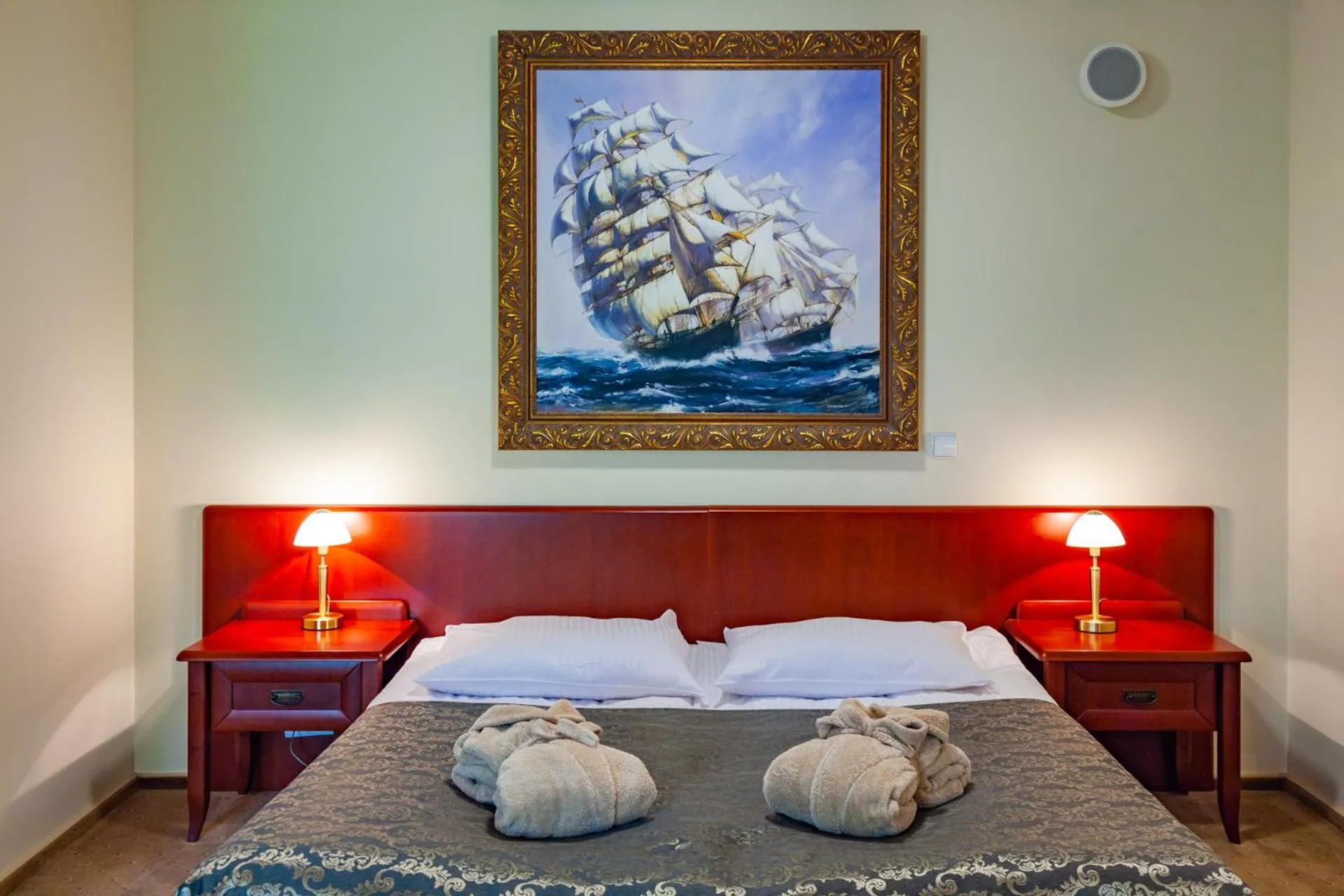 Bed in Hotel Robert's Port