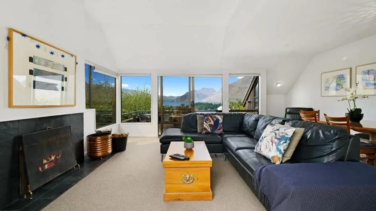 Earnslaw Central Views B
