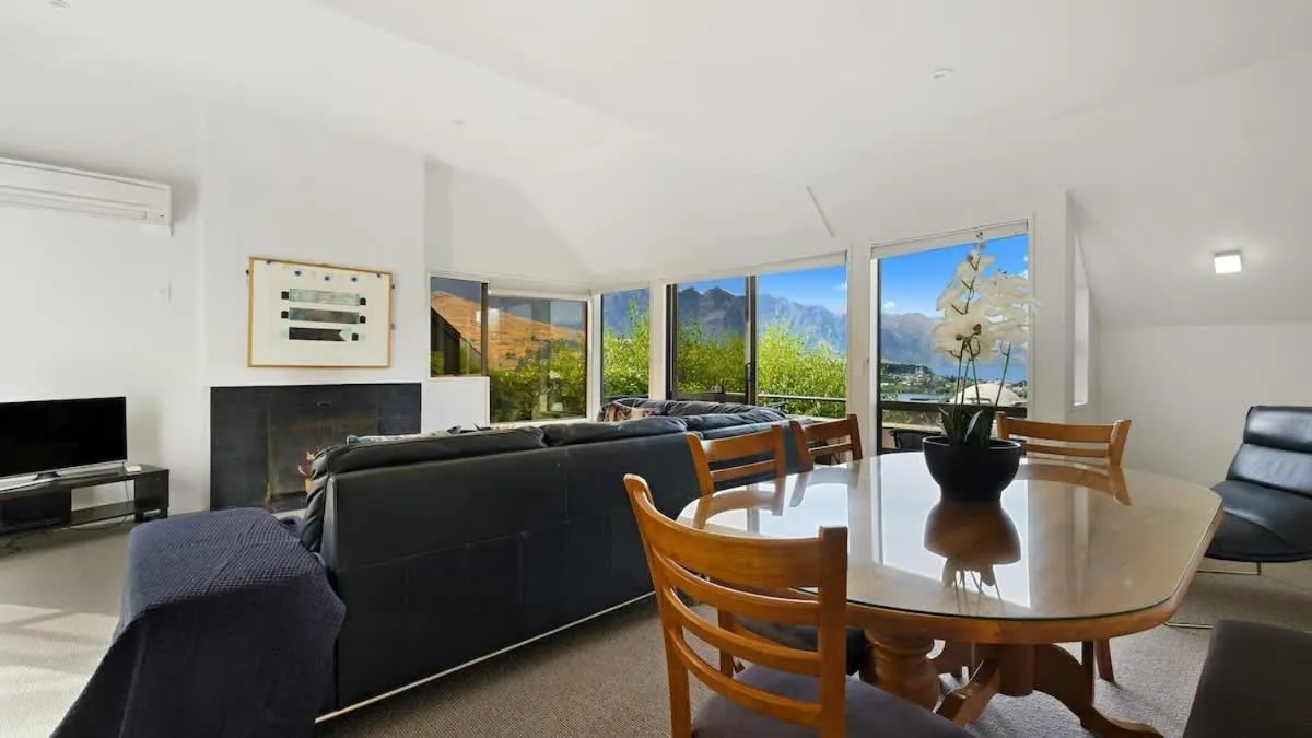Earnslaw Central Views B