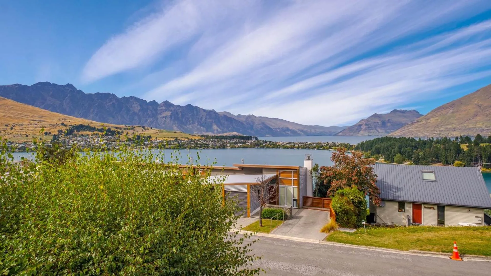 Earnslaw Central Views B