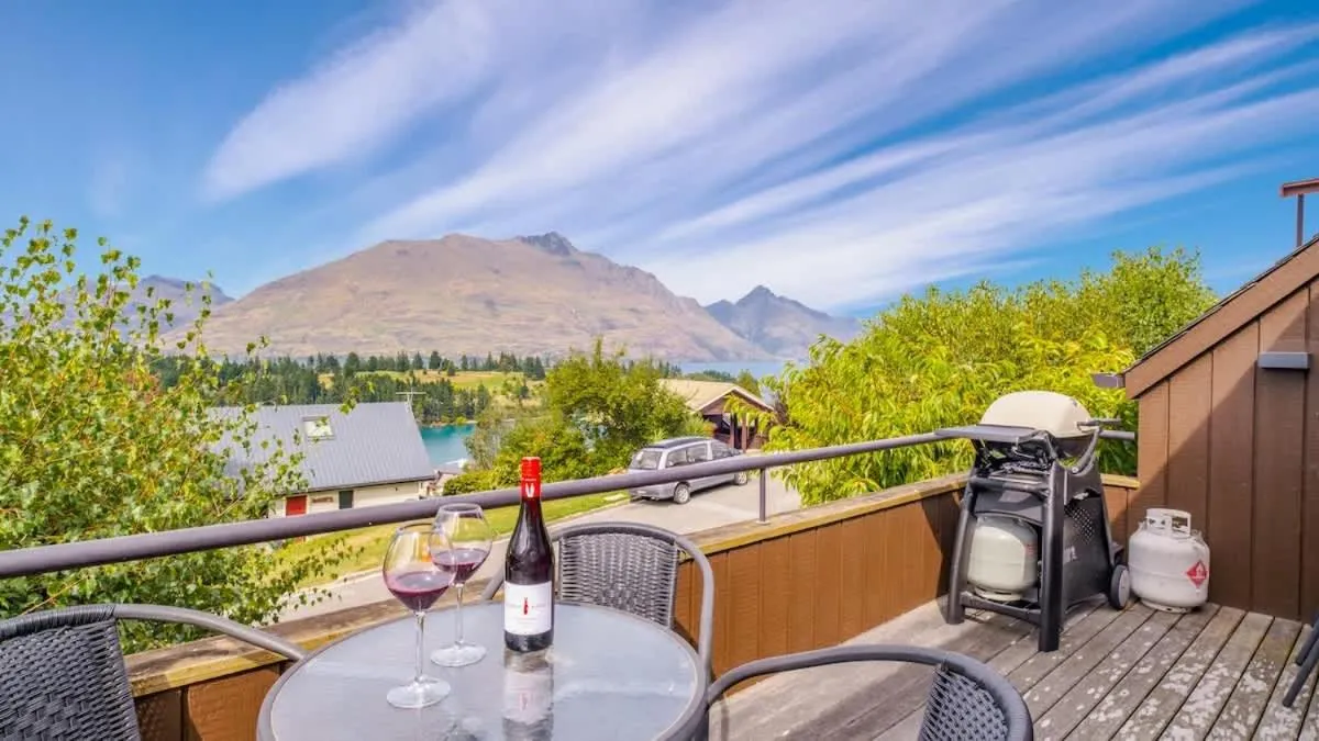 Earnslaw Central Views B