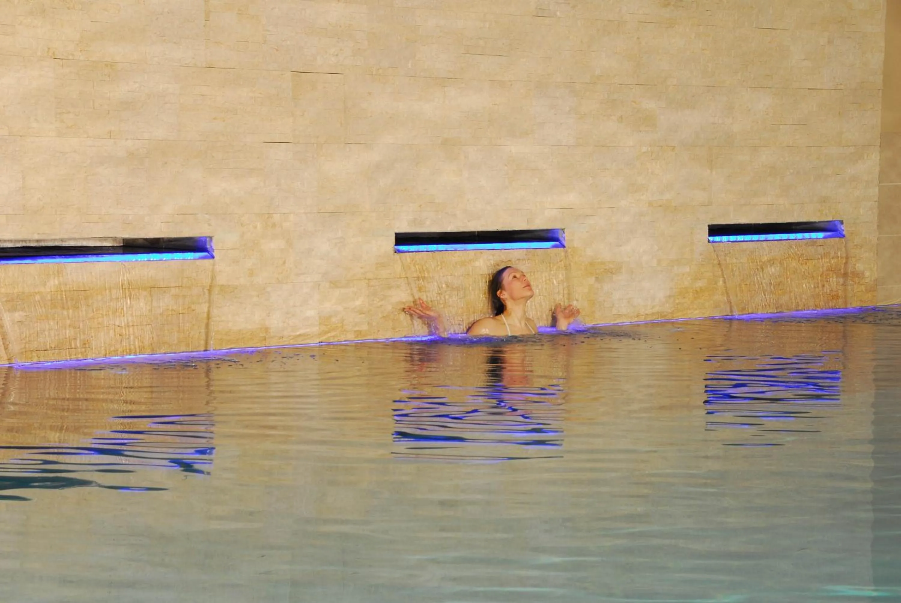 Swimming pool in Royal Marine Hotel