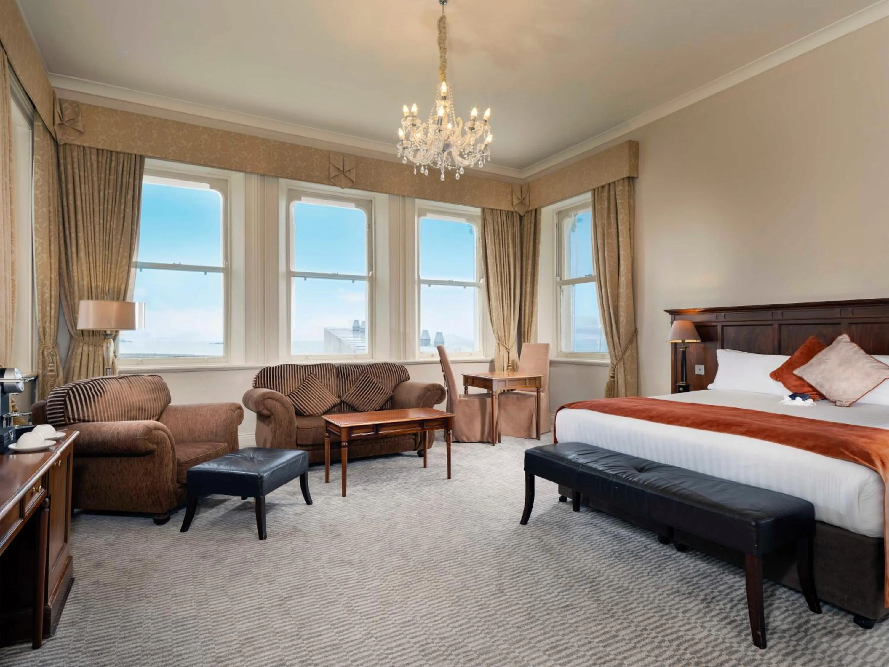 Bedroom, Bed in Royal Marine Hotel